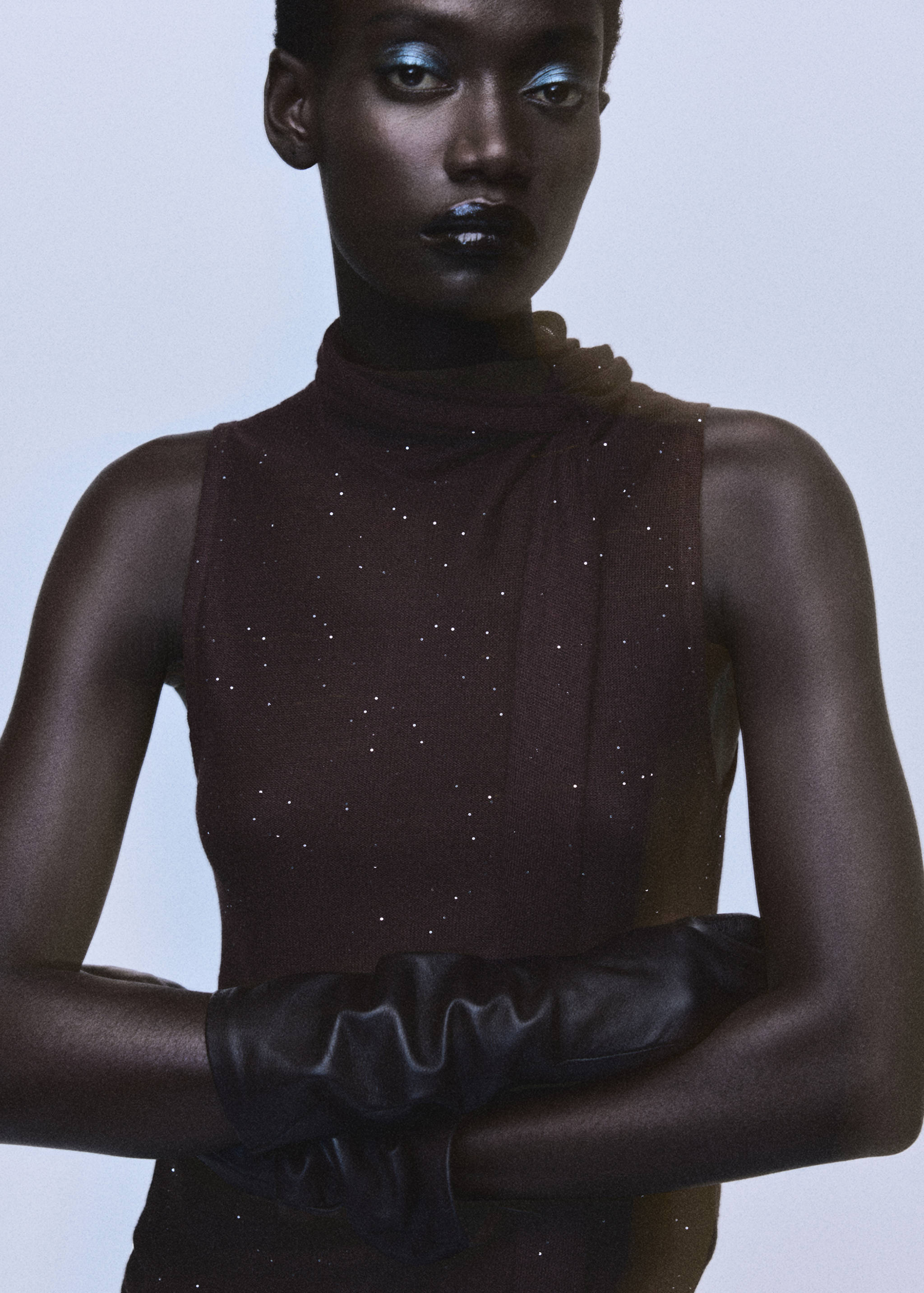 Top brillos fular - Plano medio