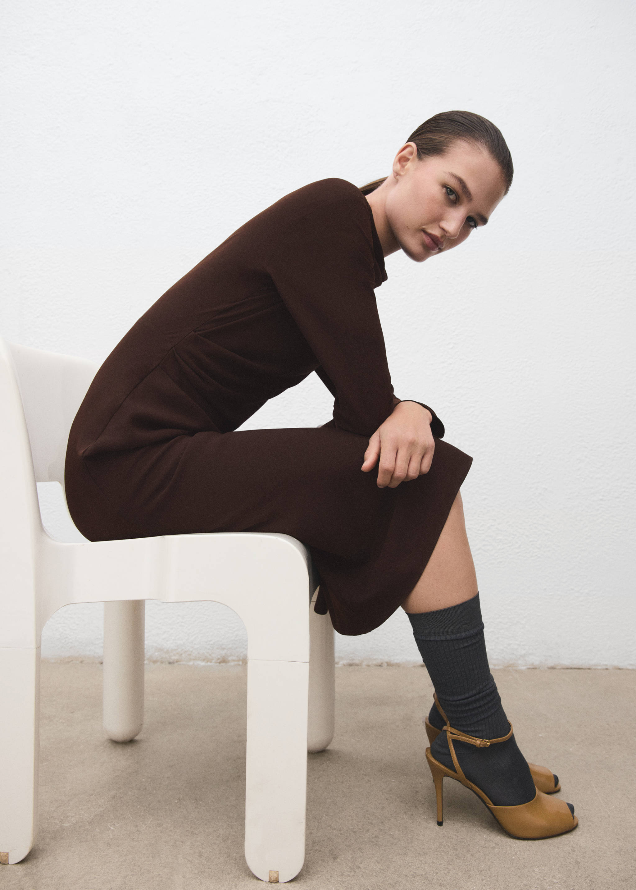 فستان برقبة مجمعة - تفاصيل المنتج 2