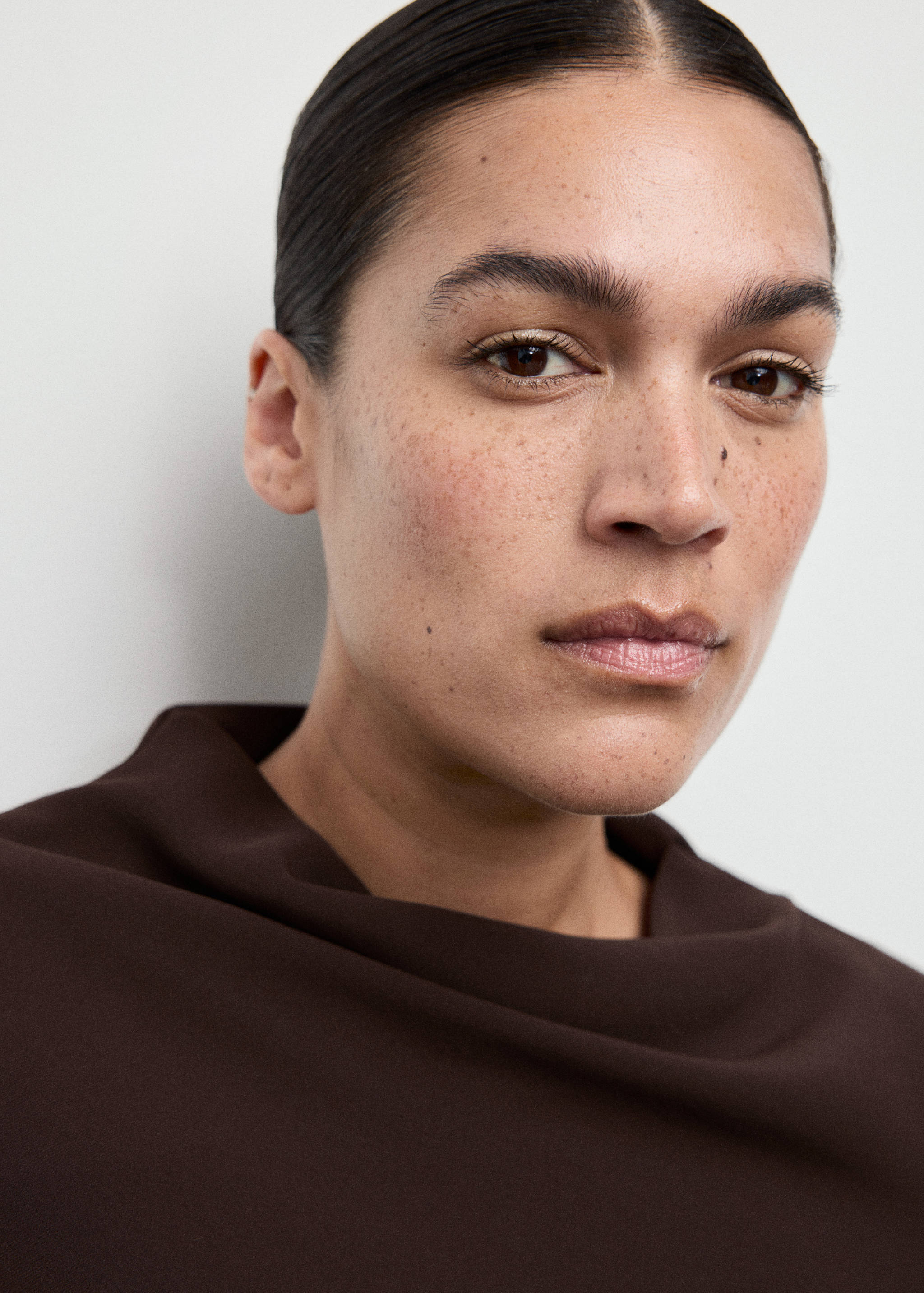 فستان برقبة مجمعة - تفاصيل المنتج 4