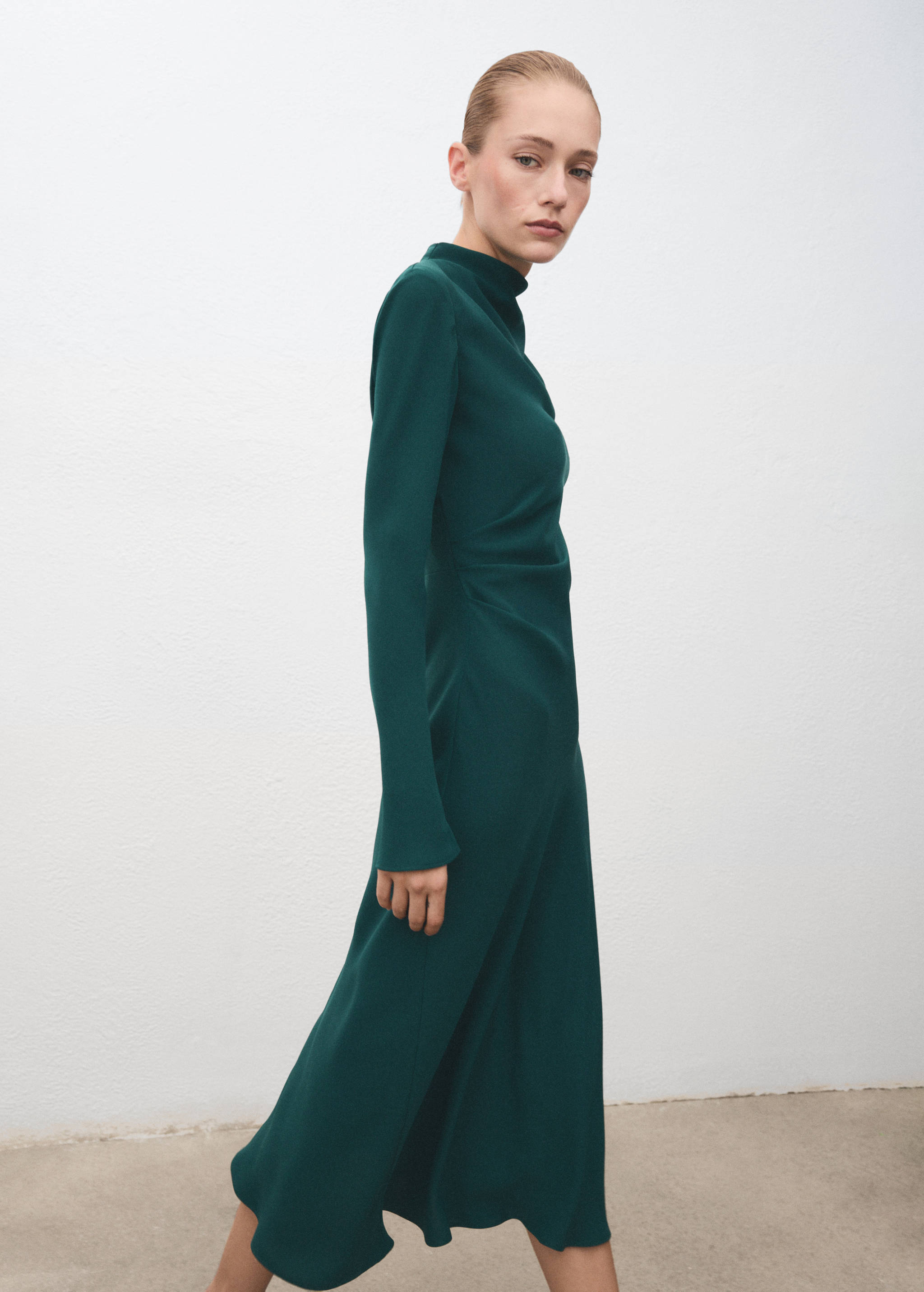 فستان برقبة مجمعة - رؤية وسط