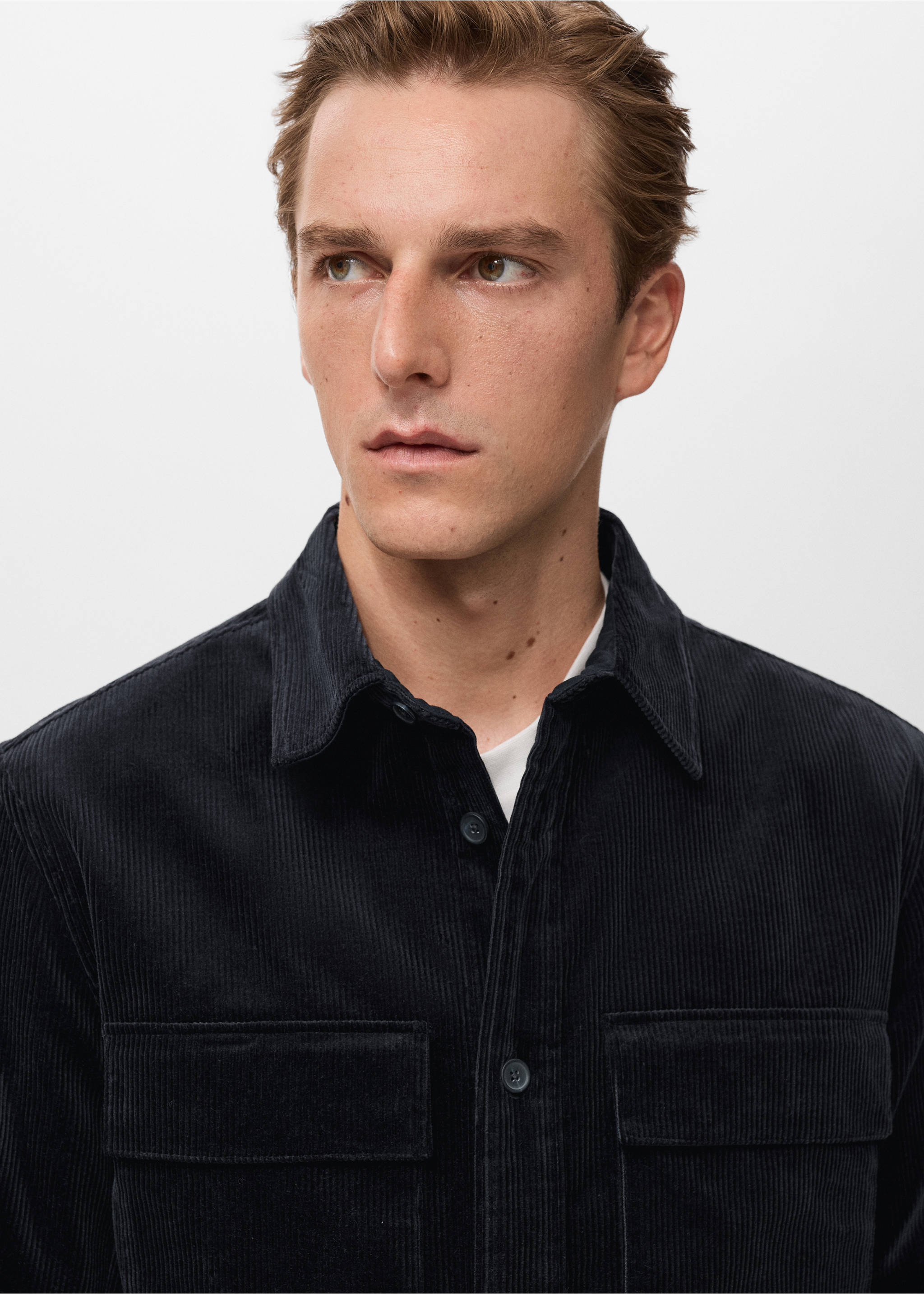 Corduroy overshirt with pockets - Details of the article 1, Navy. Ref: 17047905-00.