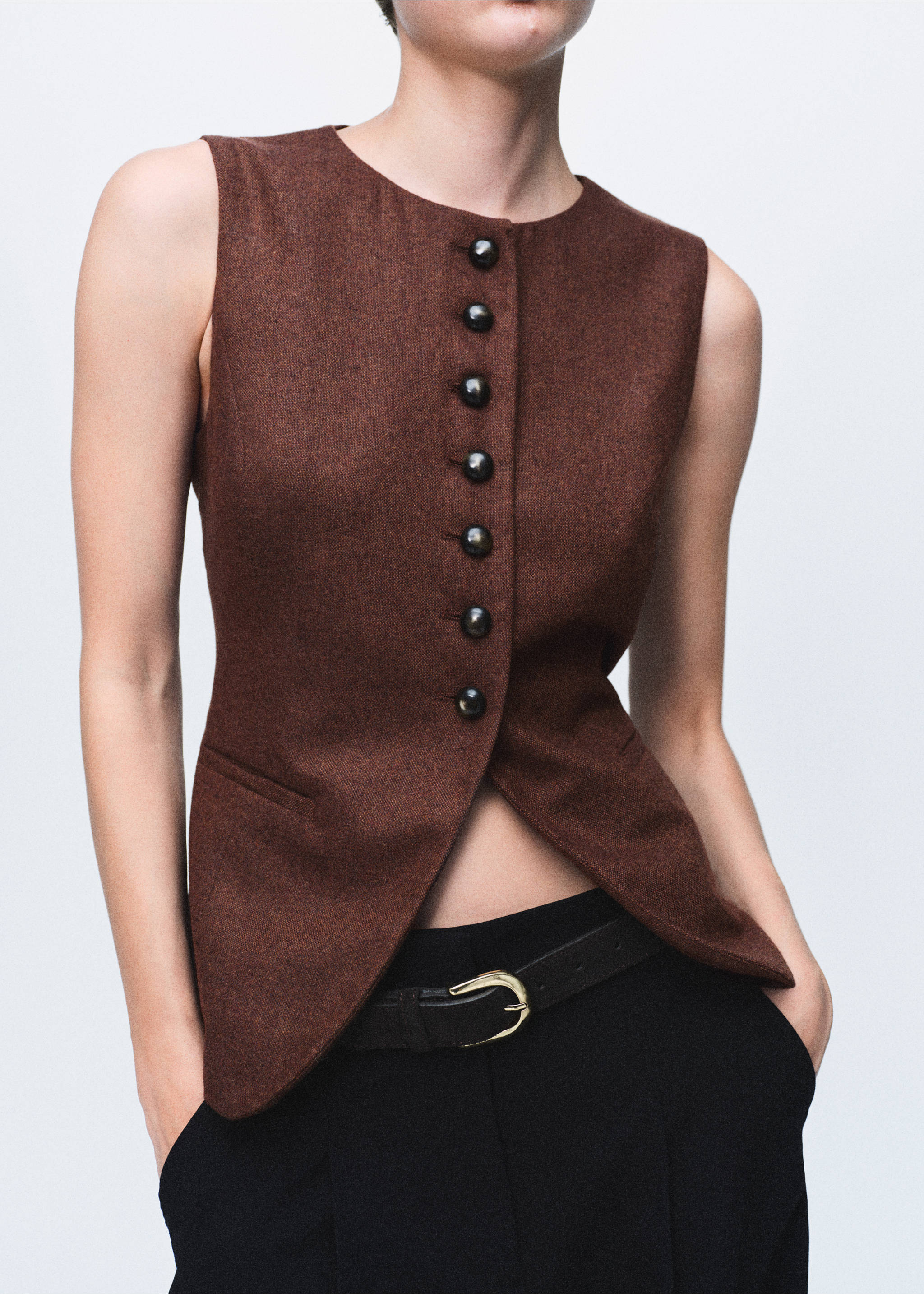 Gilet laine boutons - Plan moyen, Tabac. Ref: 17047912-00.