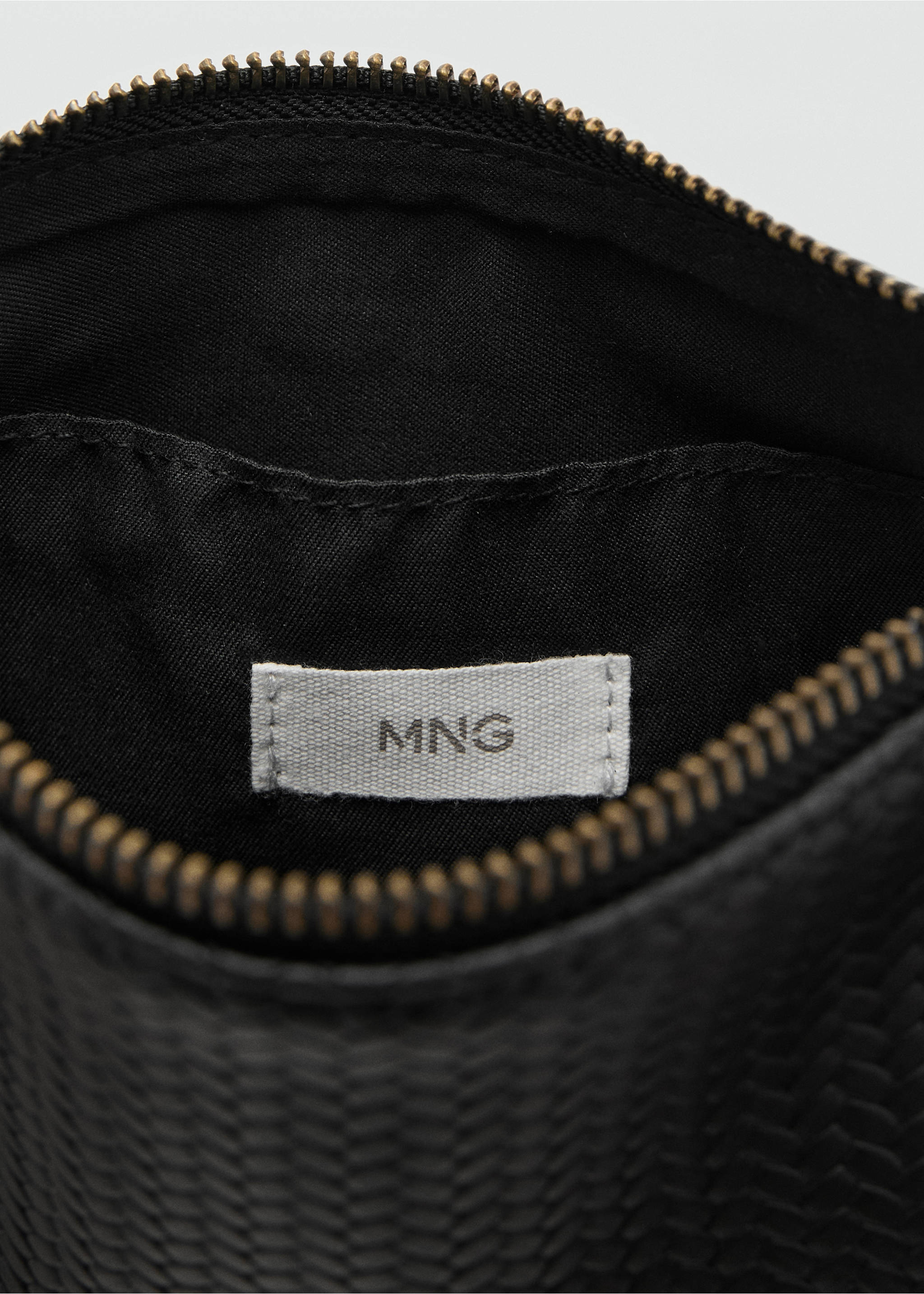 Клатч с эффектом плетения - Деталь изделия 2, Черный. Ref: 17048269-00.