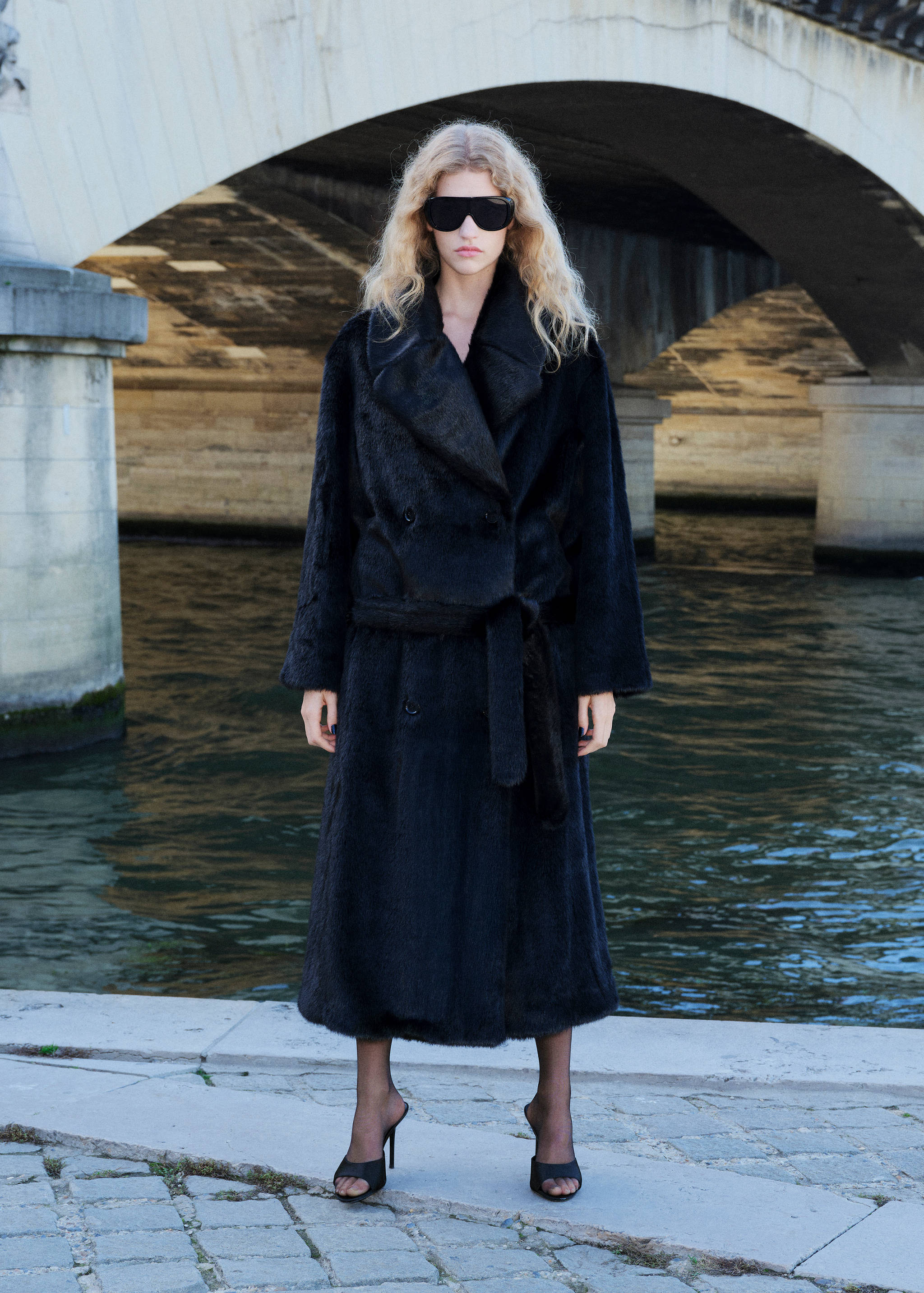 Пальто миди из искусственного меха с поясом - Деталь изделия 1, Черный. Ref: 17048271-00.