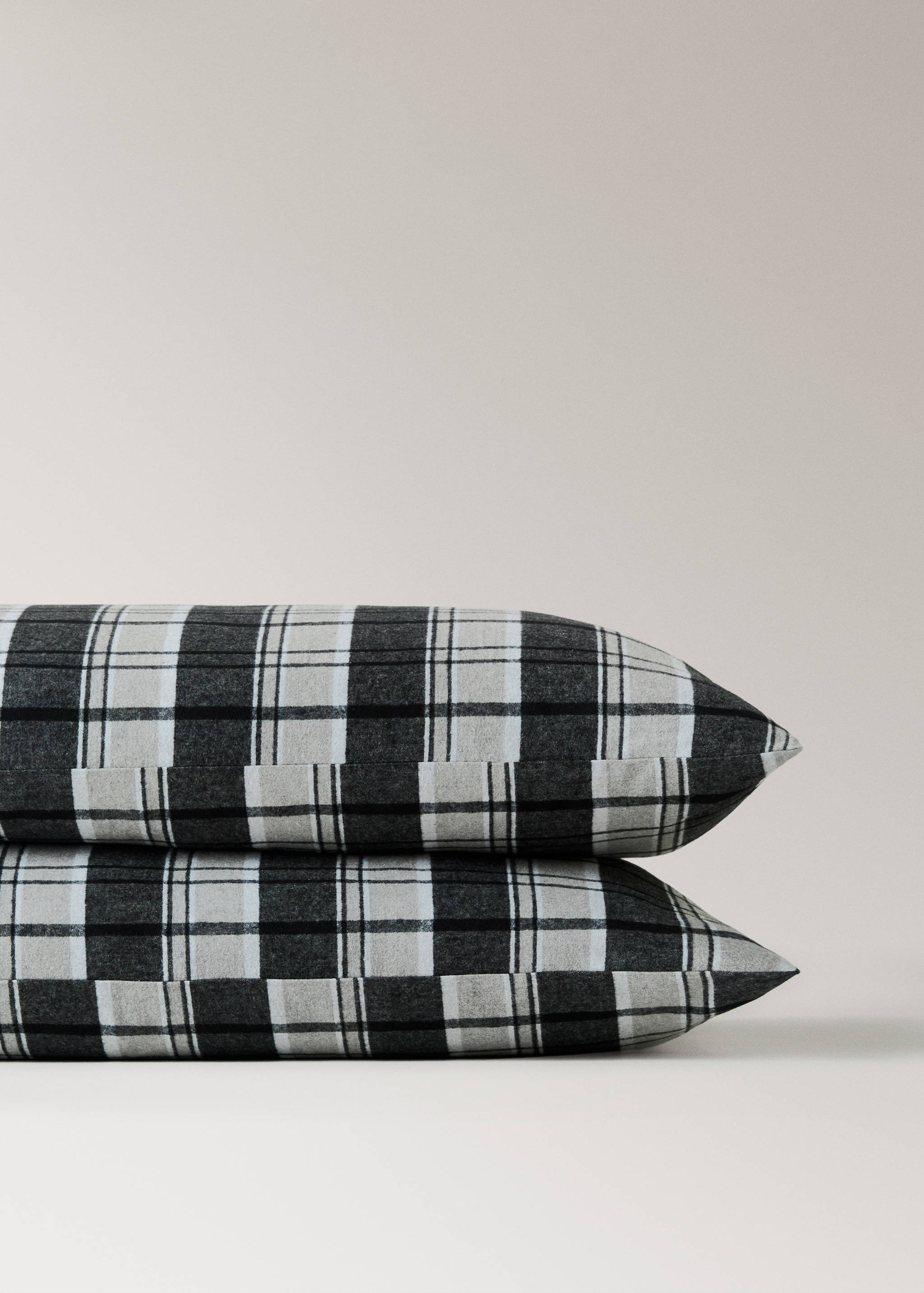 Cotton flannel pillowcase with melange threads and check print 50x75 cm - Details of the article 1