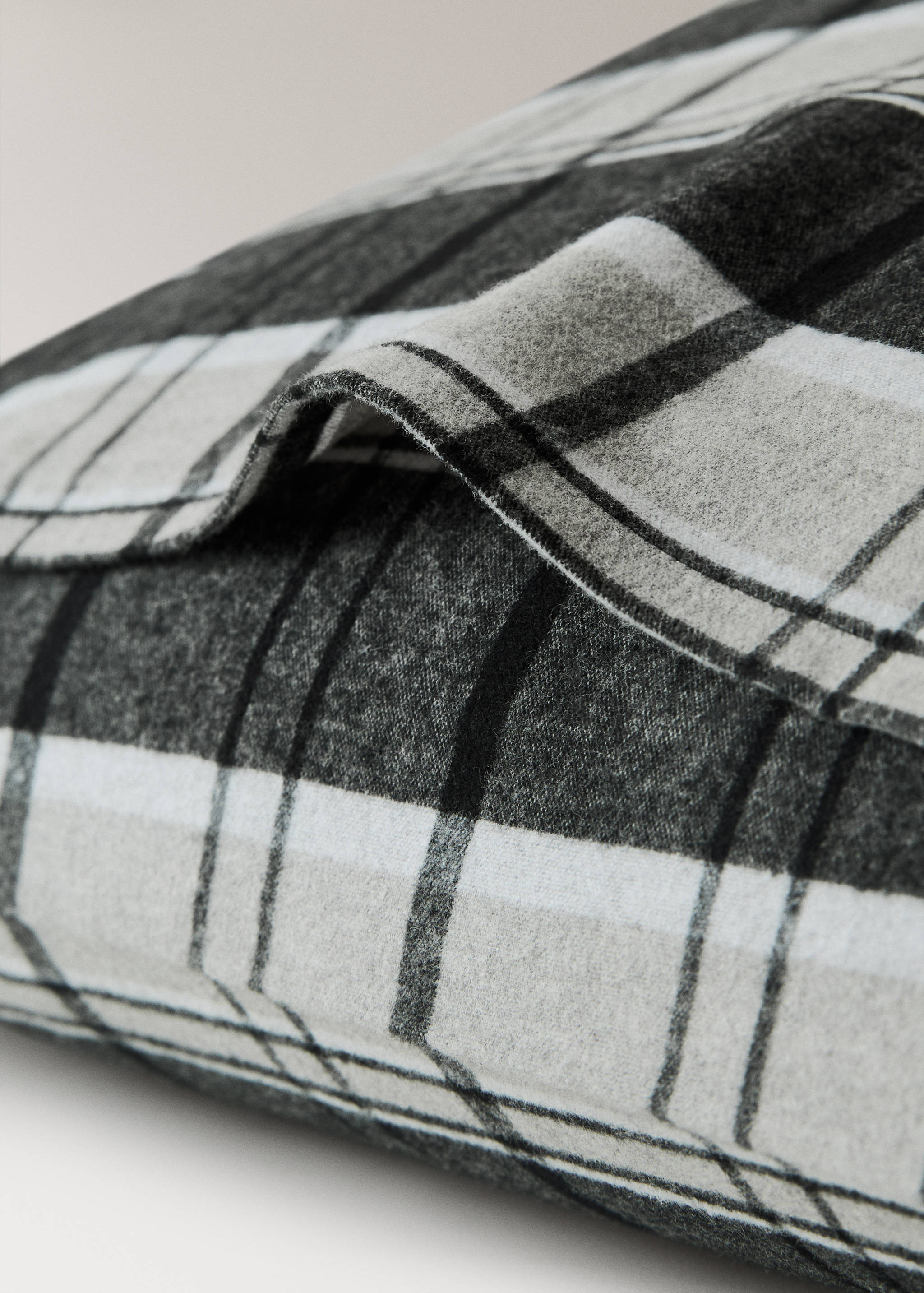 Cotton flannel pillowcase with melange threads and check print 50x75 cm - Details of the article 3