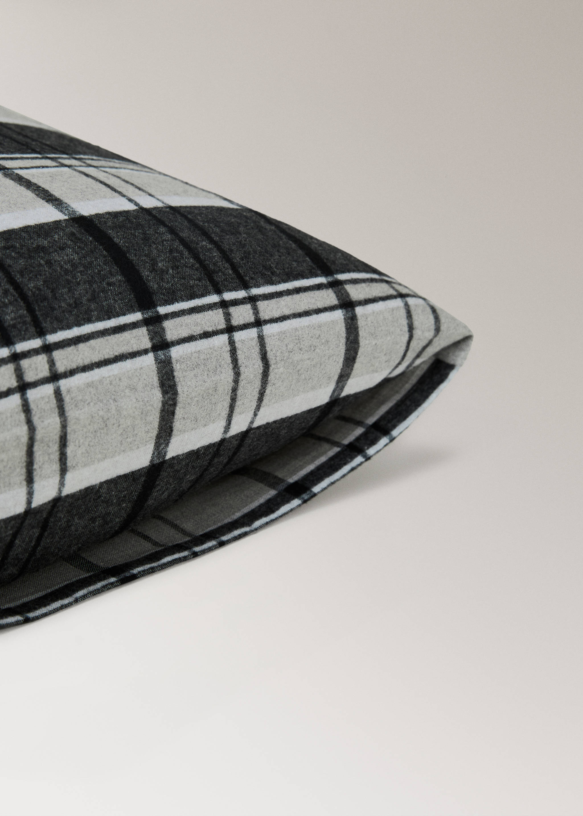 Flannel cotton melange-yarn pillowcase with check pattern 60x60 cm - Details of the article 2