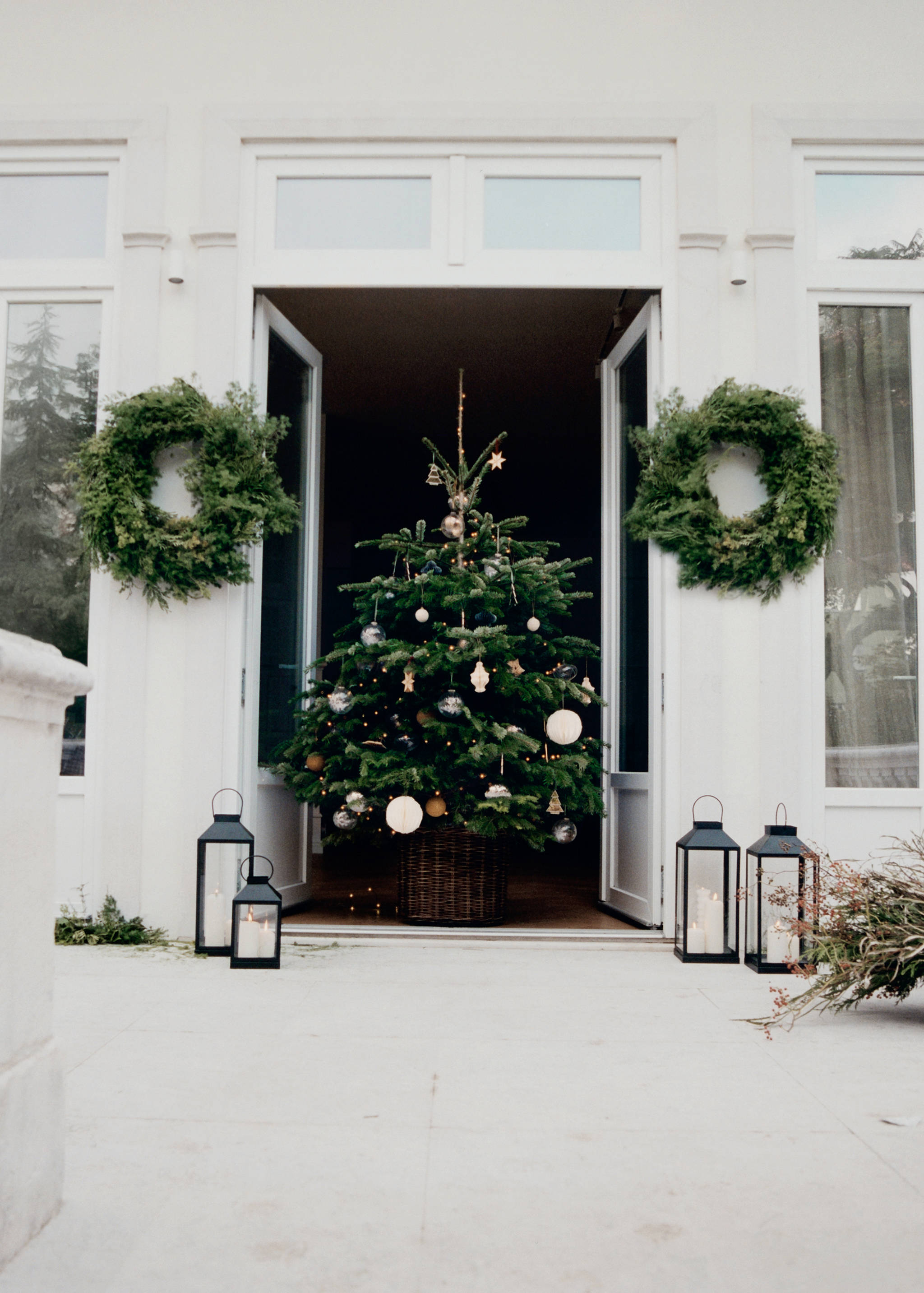 Large decorative candle holder - Details of the article 6