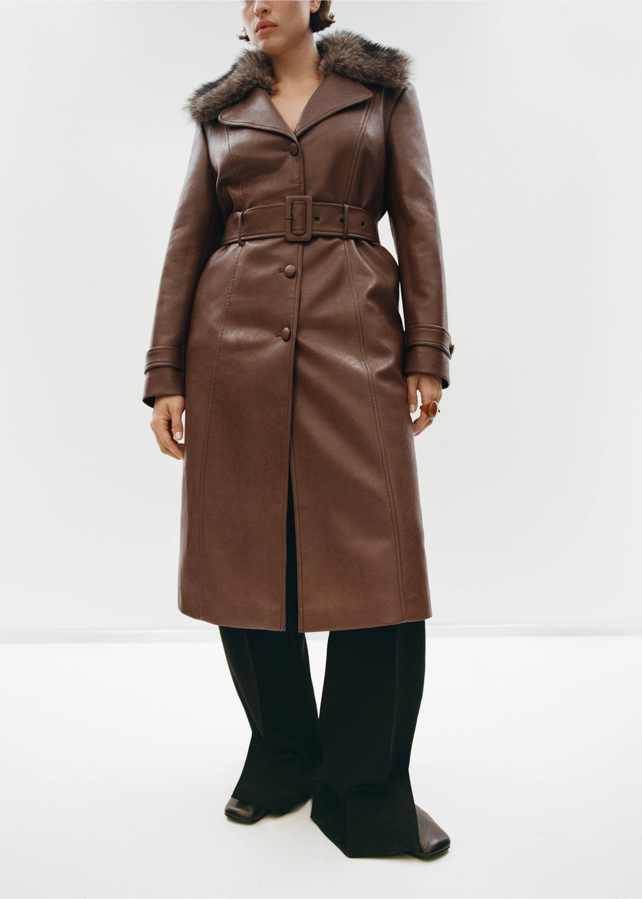 Пальто из искусственной кожи с меховым воротником - Деталь изделия 7, Коричневый средний. Ref: 17048282-00.