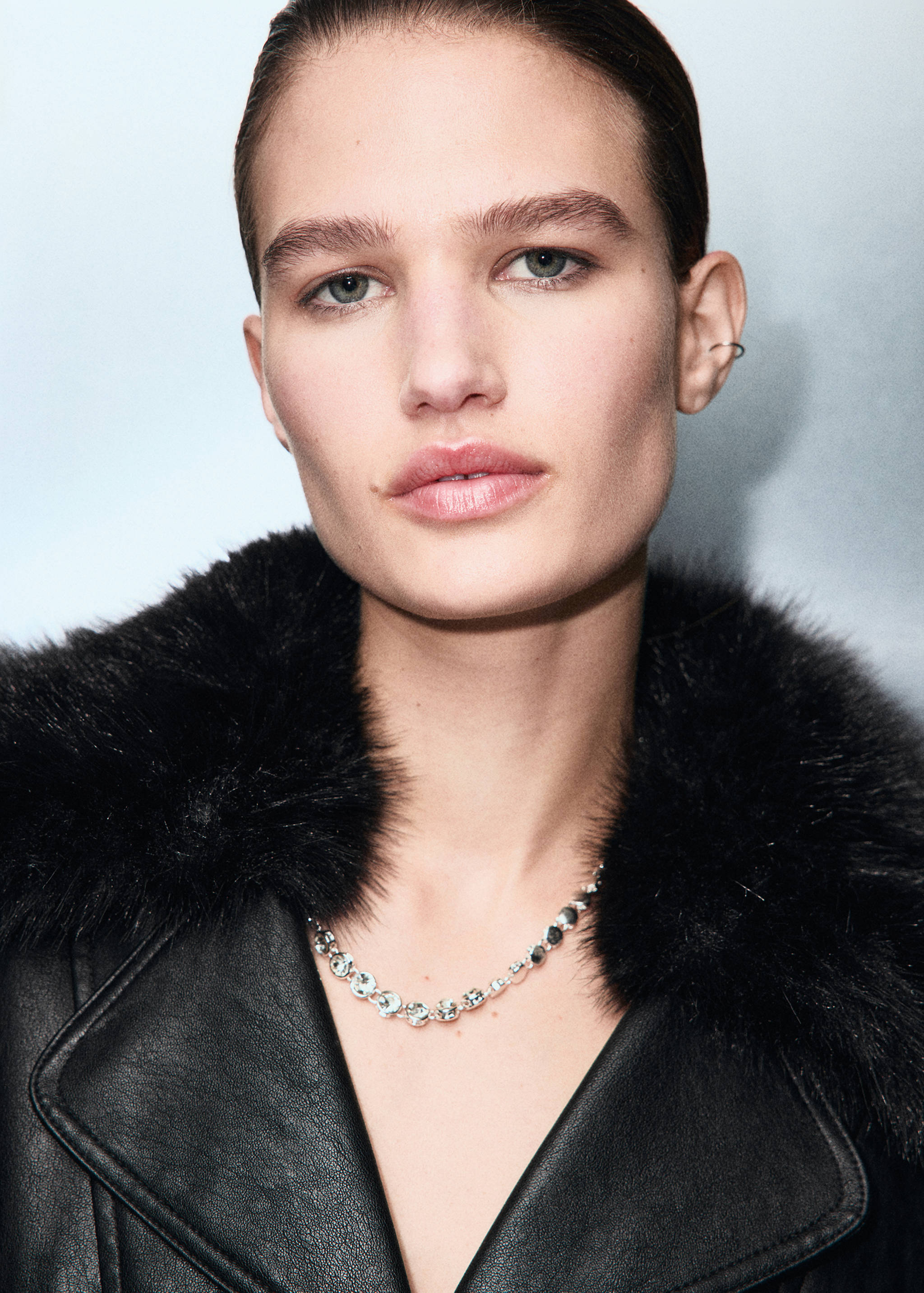 Kappa i lädereffekt med fuskpälskrage - Detaljer om artikeln 2