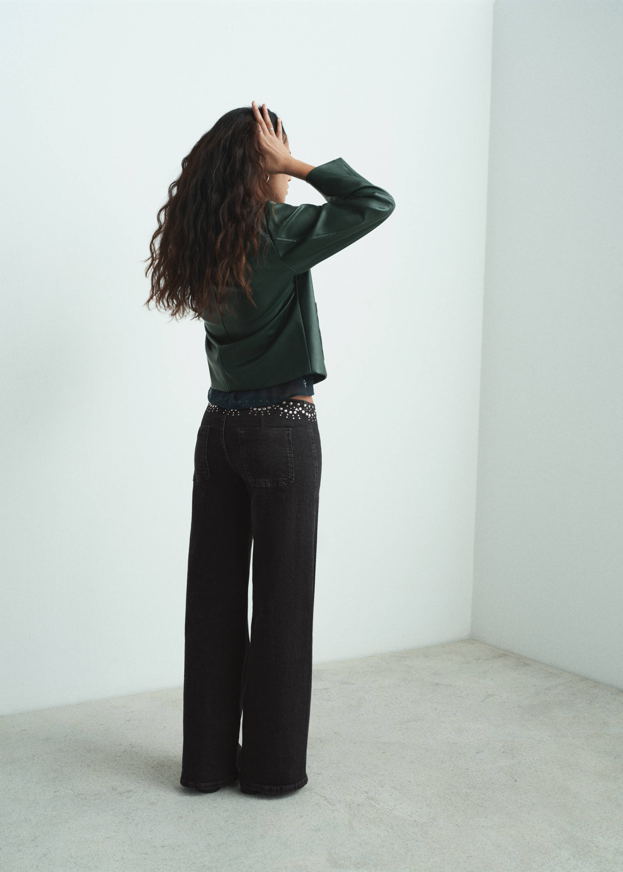 Low-waist studded jeans - Reverse of the article