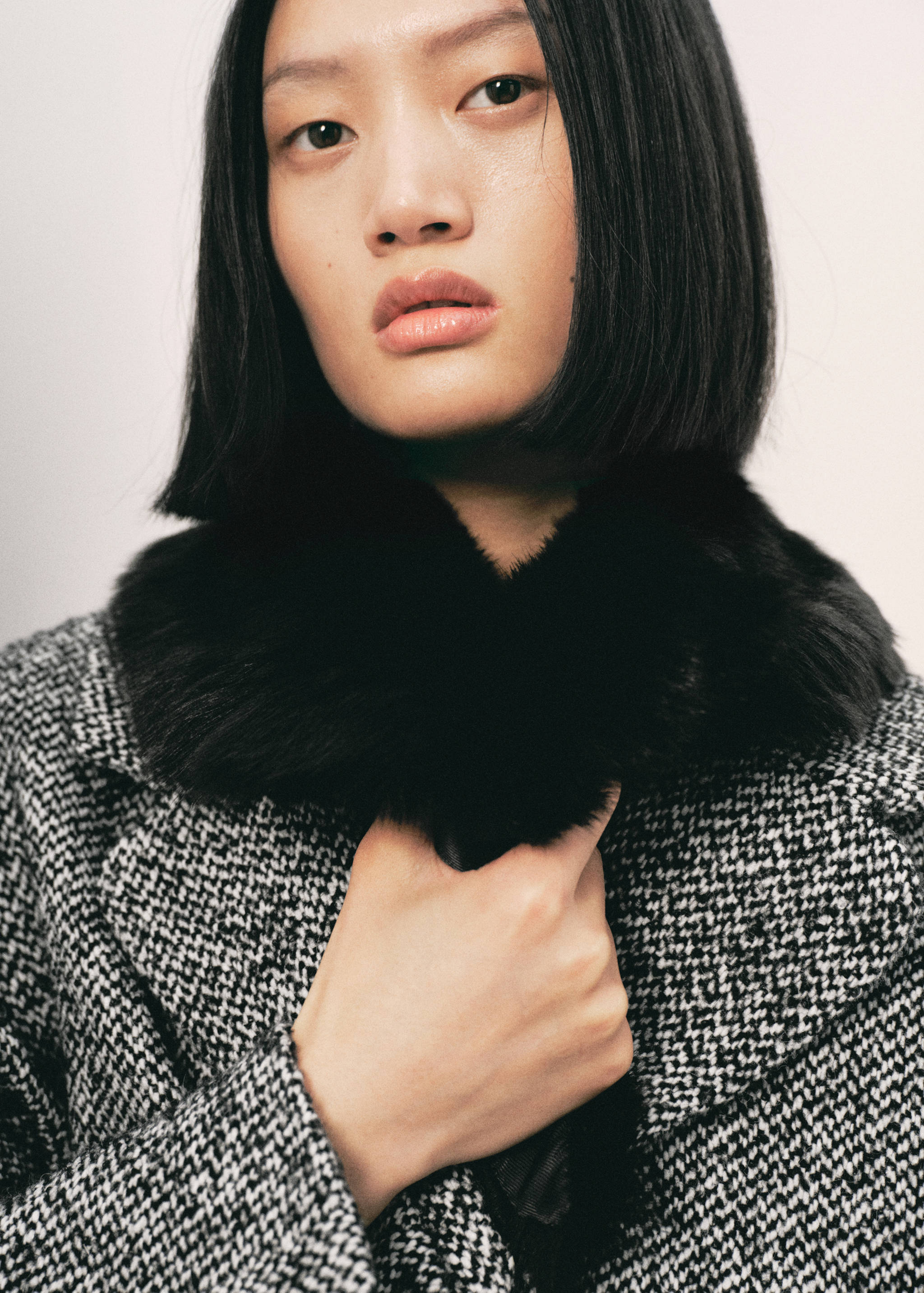 Mottled coat with fur collar - Details of the article 1