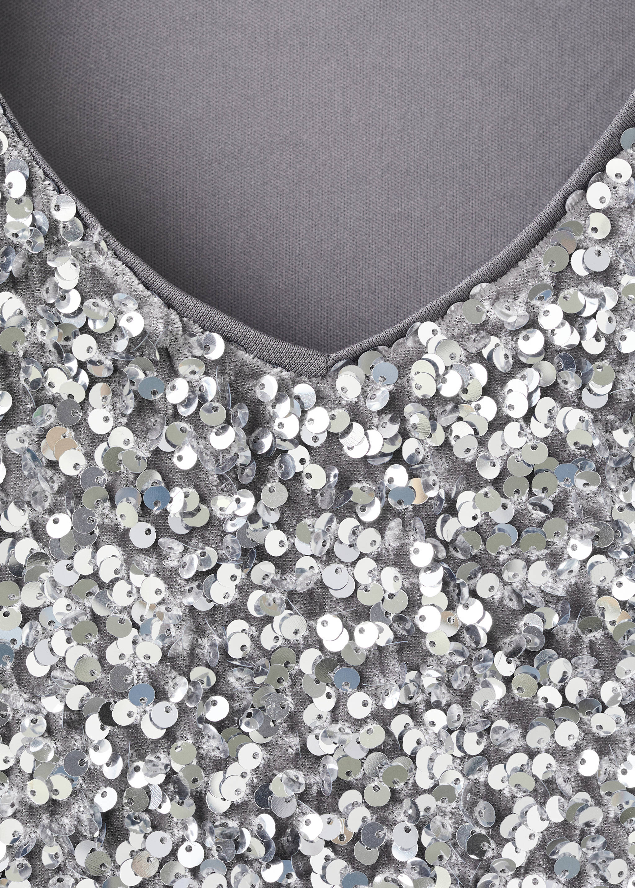 Short dress with sequins - Details of the article 0