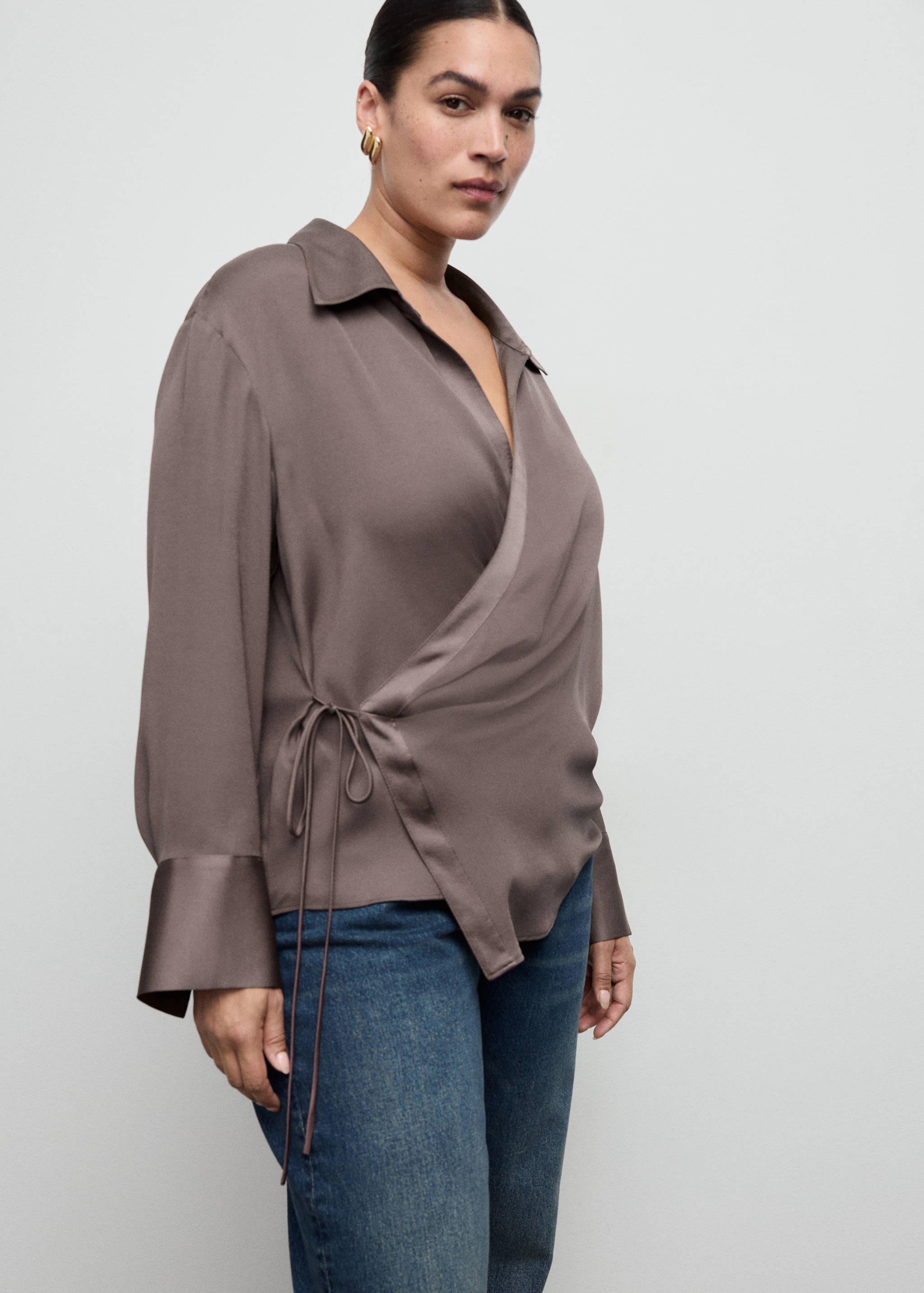 Cross-over satin blouse - Details of the article 5