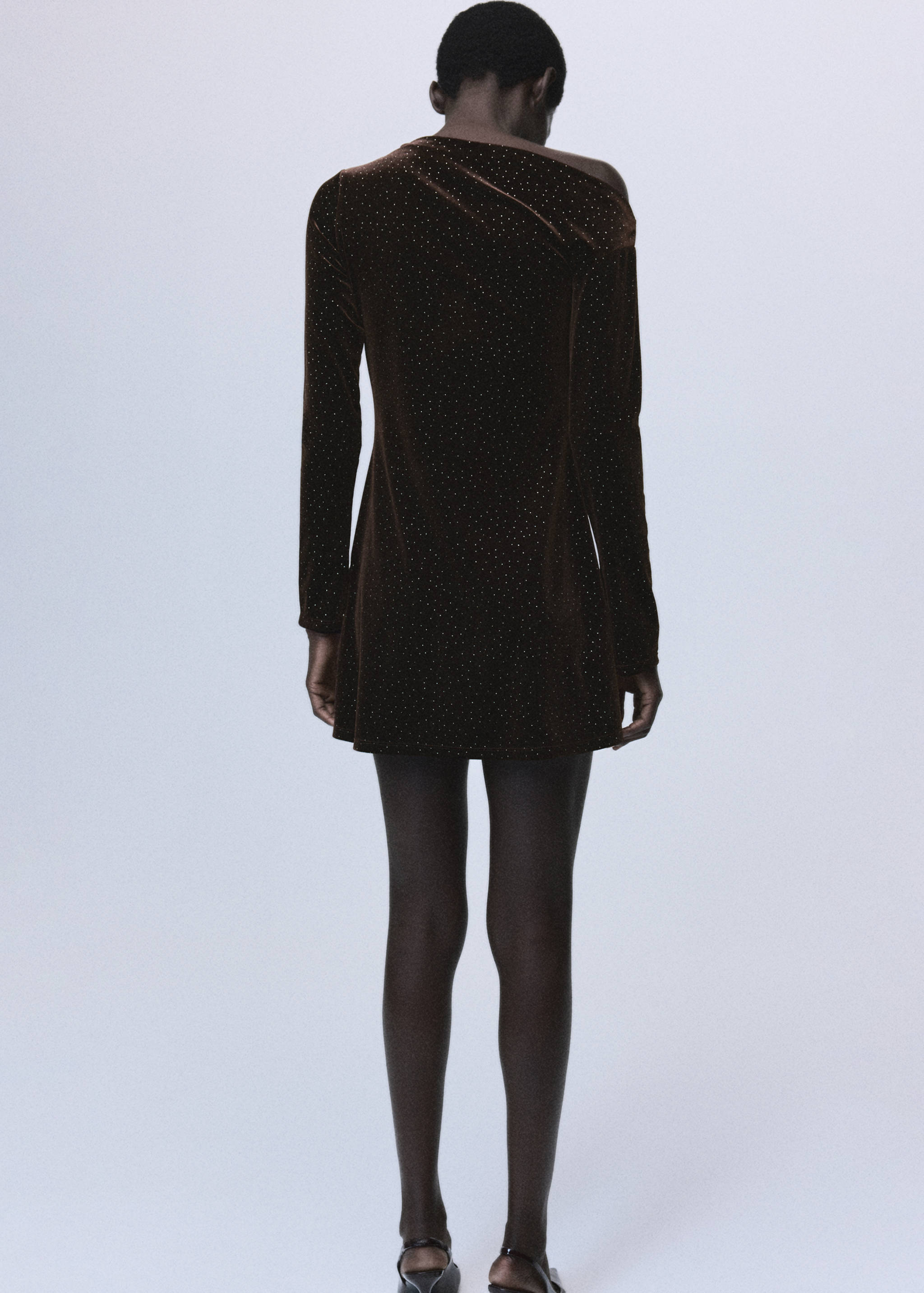 Vestido de veludo assimétrico com brilhos - Verso do artigo