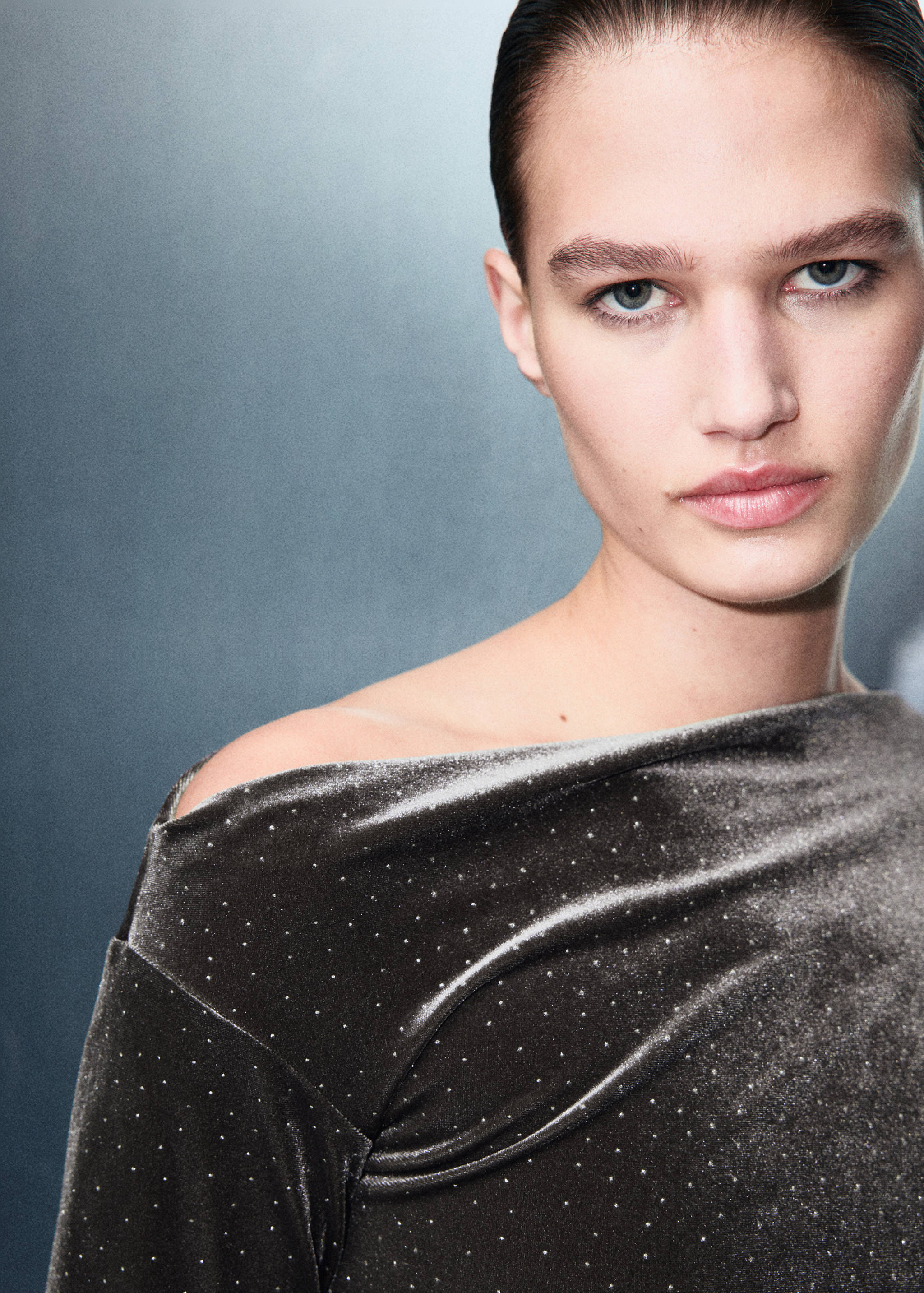 Asymmetrical velvet dress with shiny details - Details of the article 1