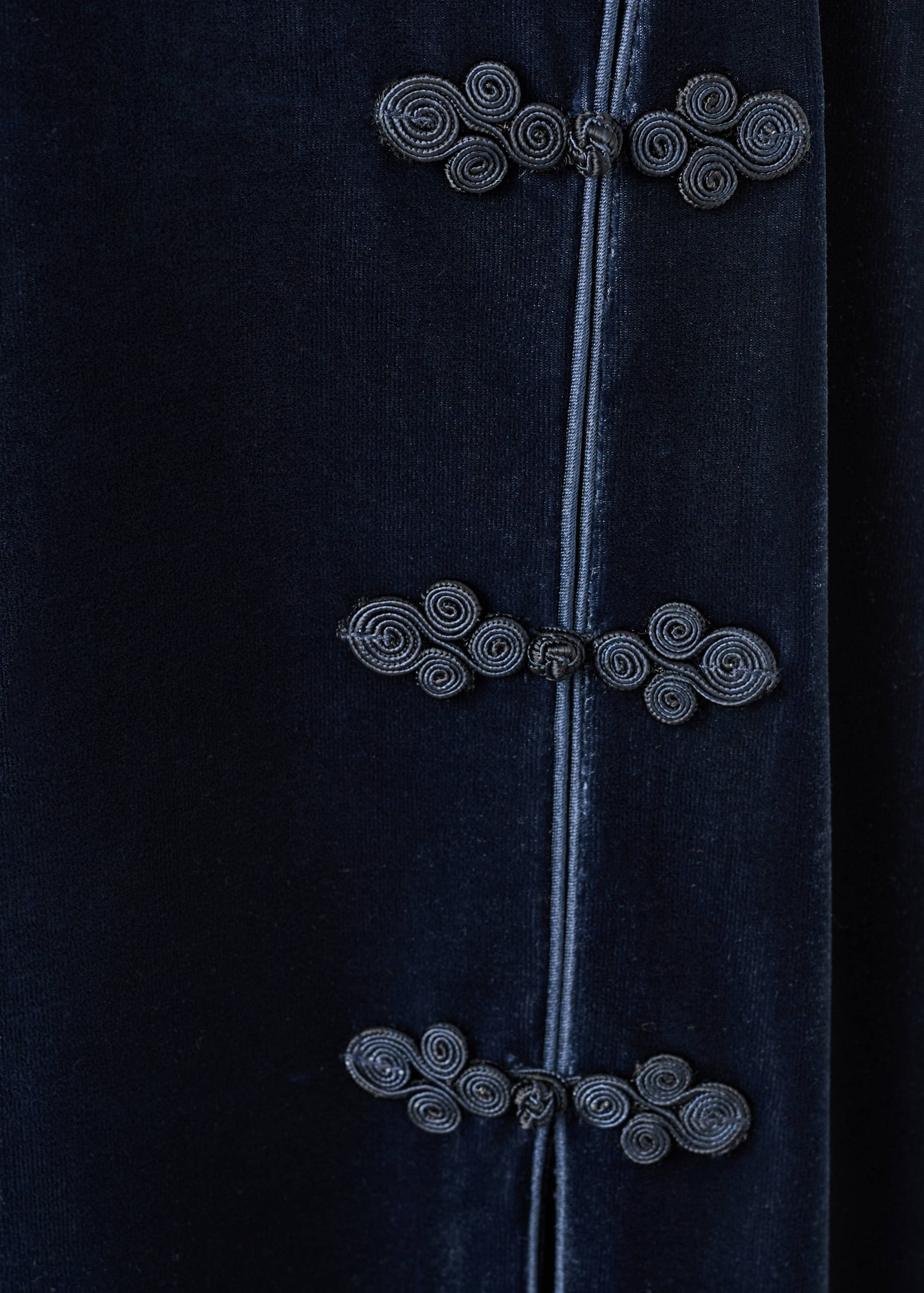 Φόρεμα βελούδινο με κουμπιά και σκίσιμο - Λεπτομέρεια του προϊόντος 8