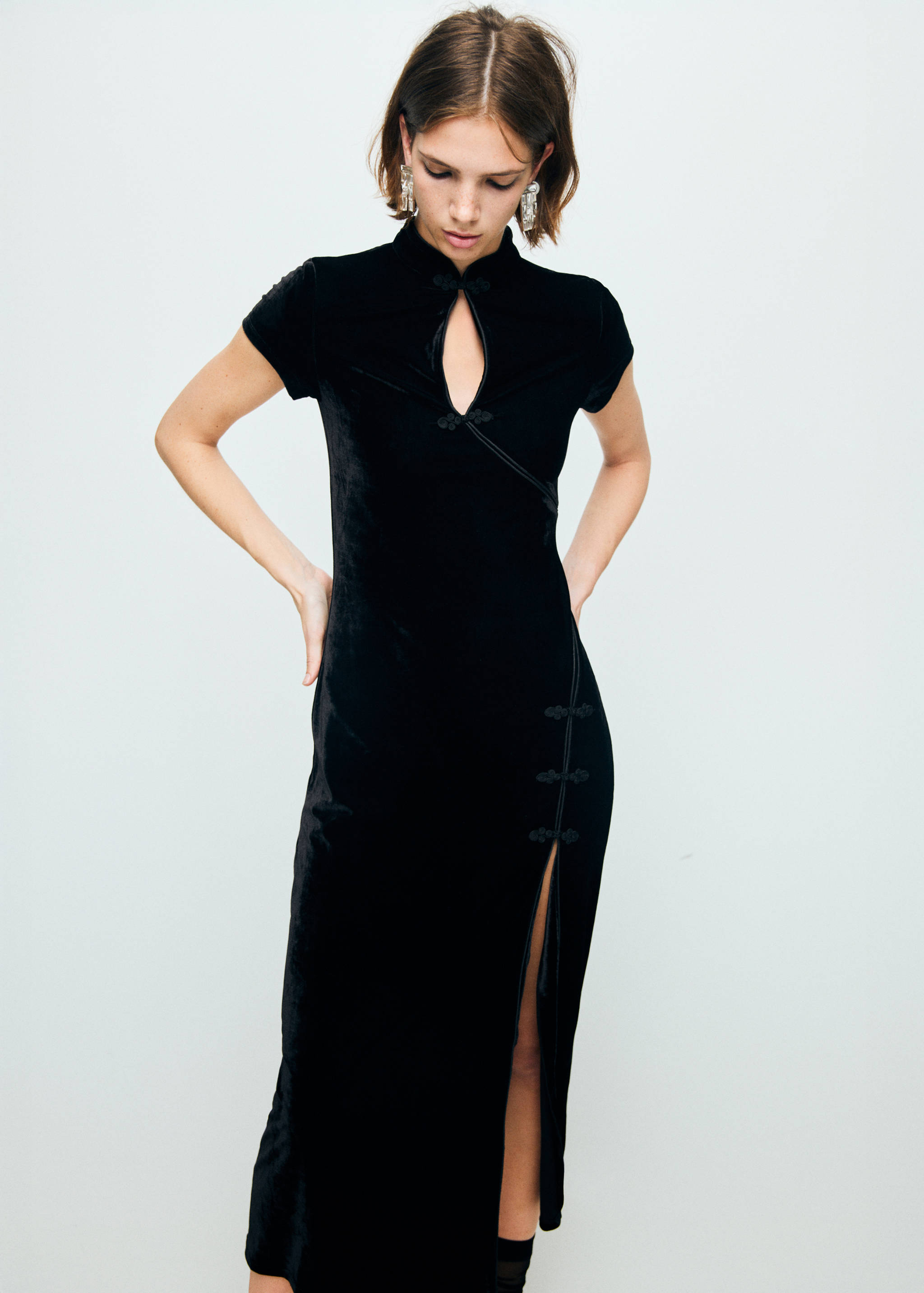 Velvet dress with toggle fastenings and slit - Medium plane
