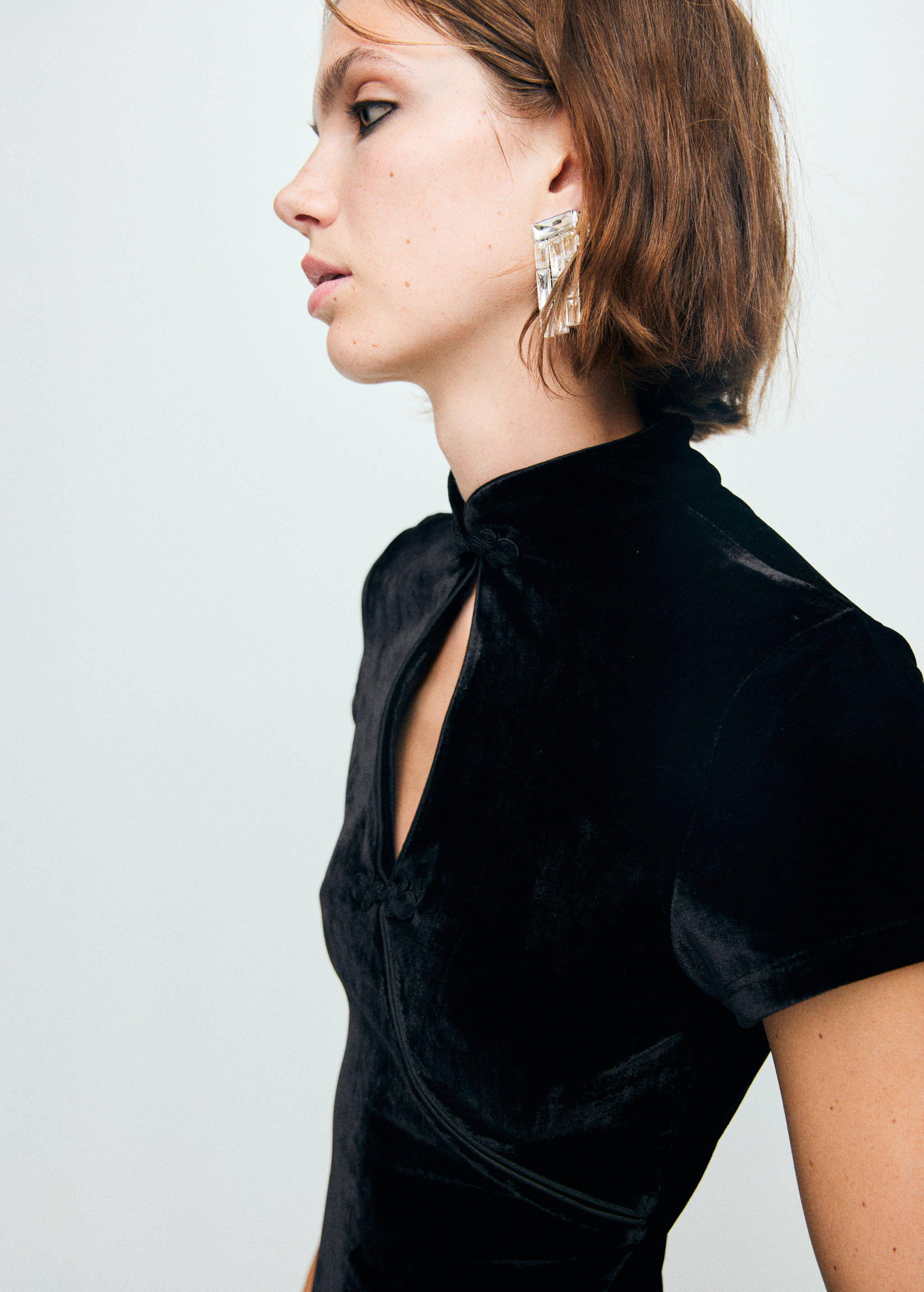 Velvet dress with toggle fastenings and slit - Details of the article 1