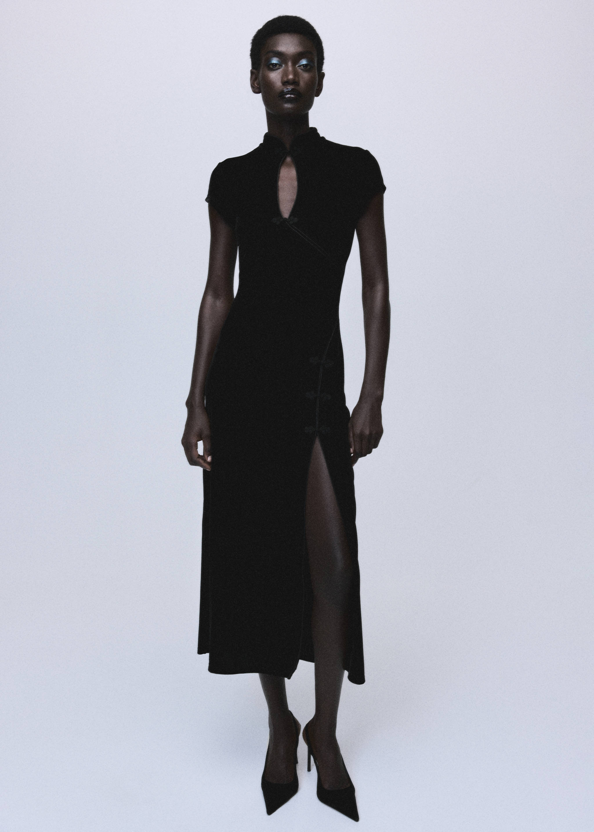 Φόρεμα βελούδινο με κουμπιά και σκίσιμο - Γενικό πλάνο