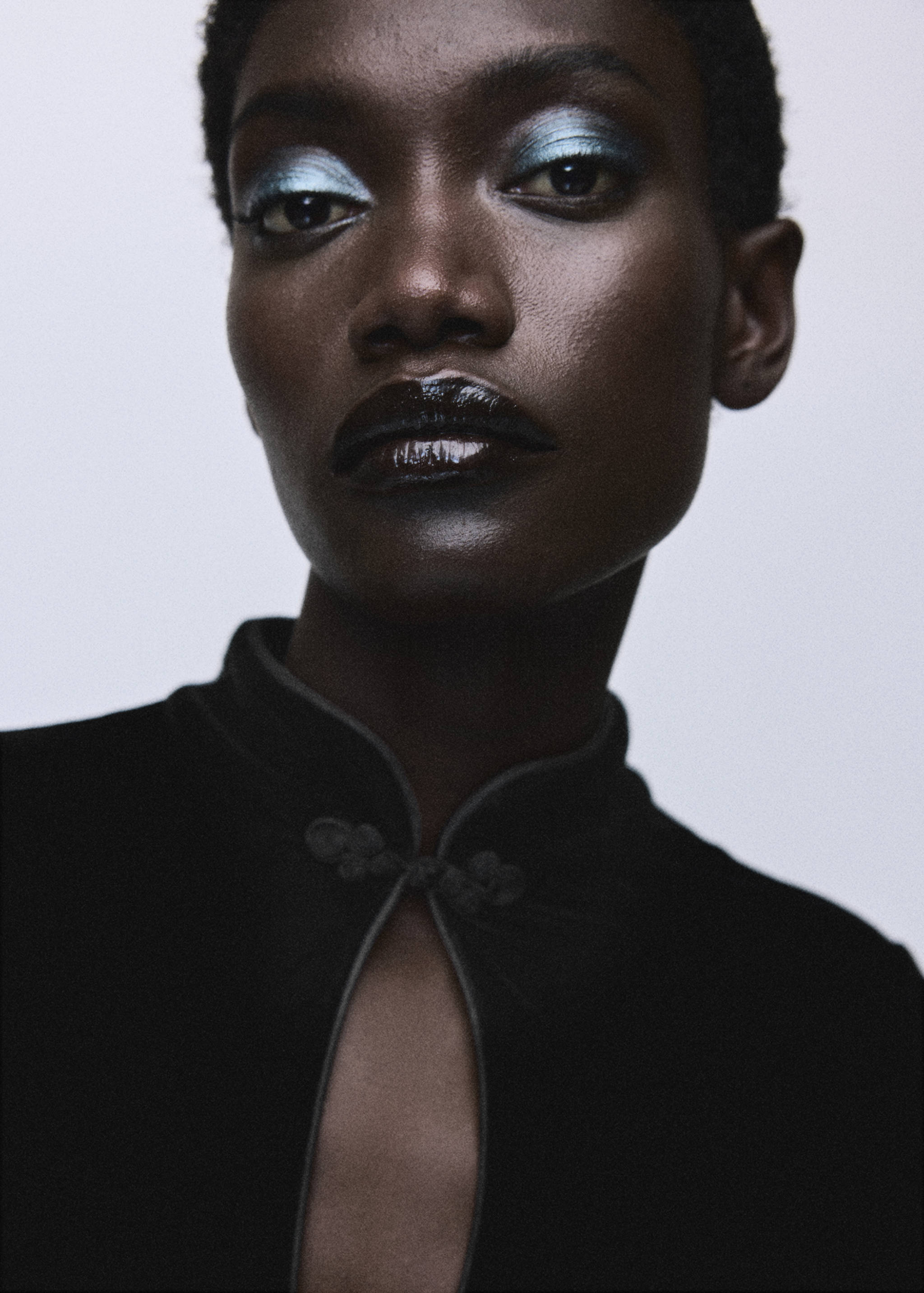 Φόρεμα βελούδινο με κουμπιά και σκίσιμο - Λεπτομέρεια του προϊόντος 1