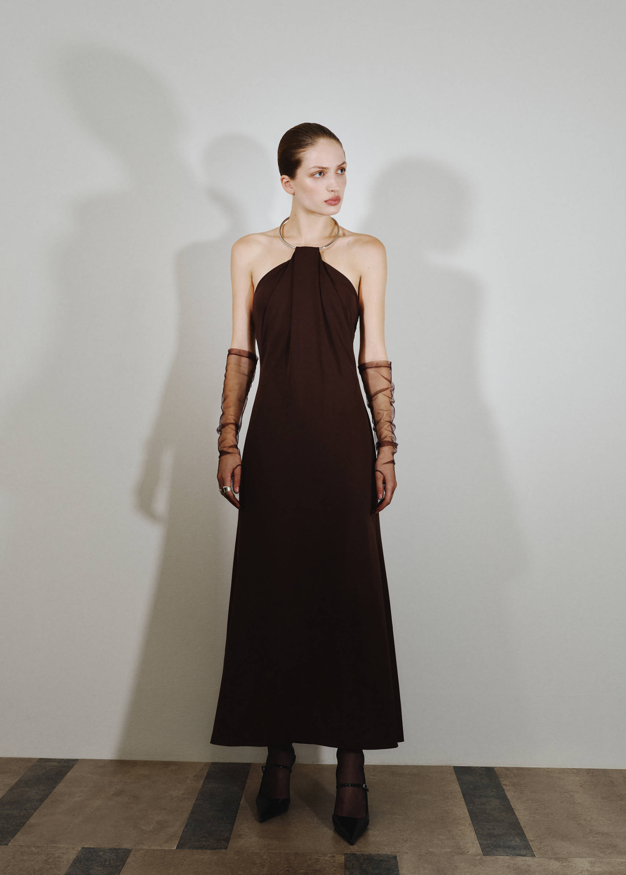 Fine-knit dress with choker collar - General plane