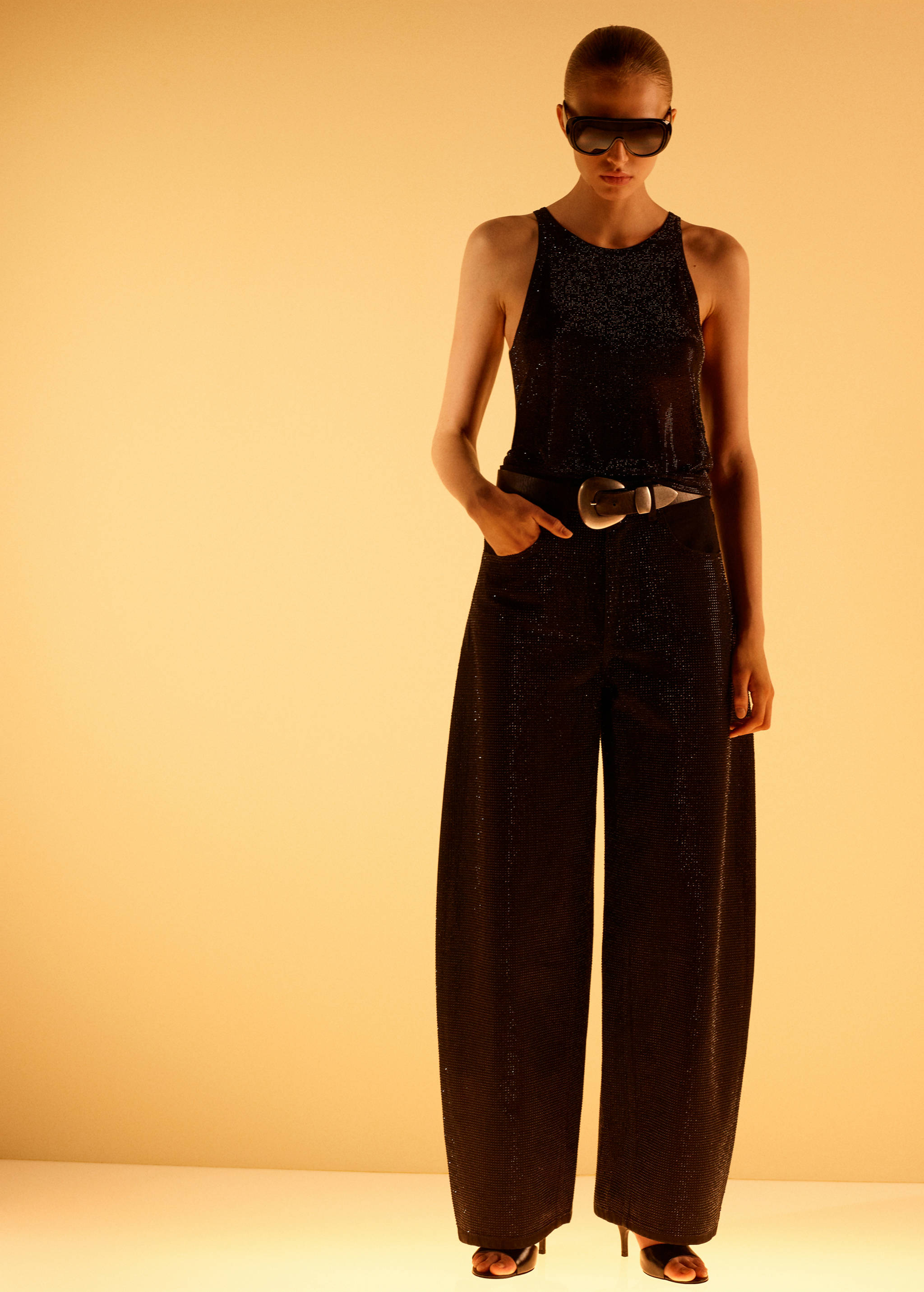 Balloon jeans with rhinestones - Reverse of the article