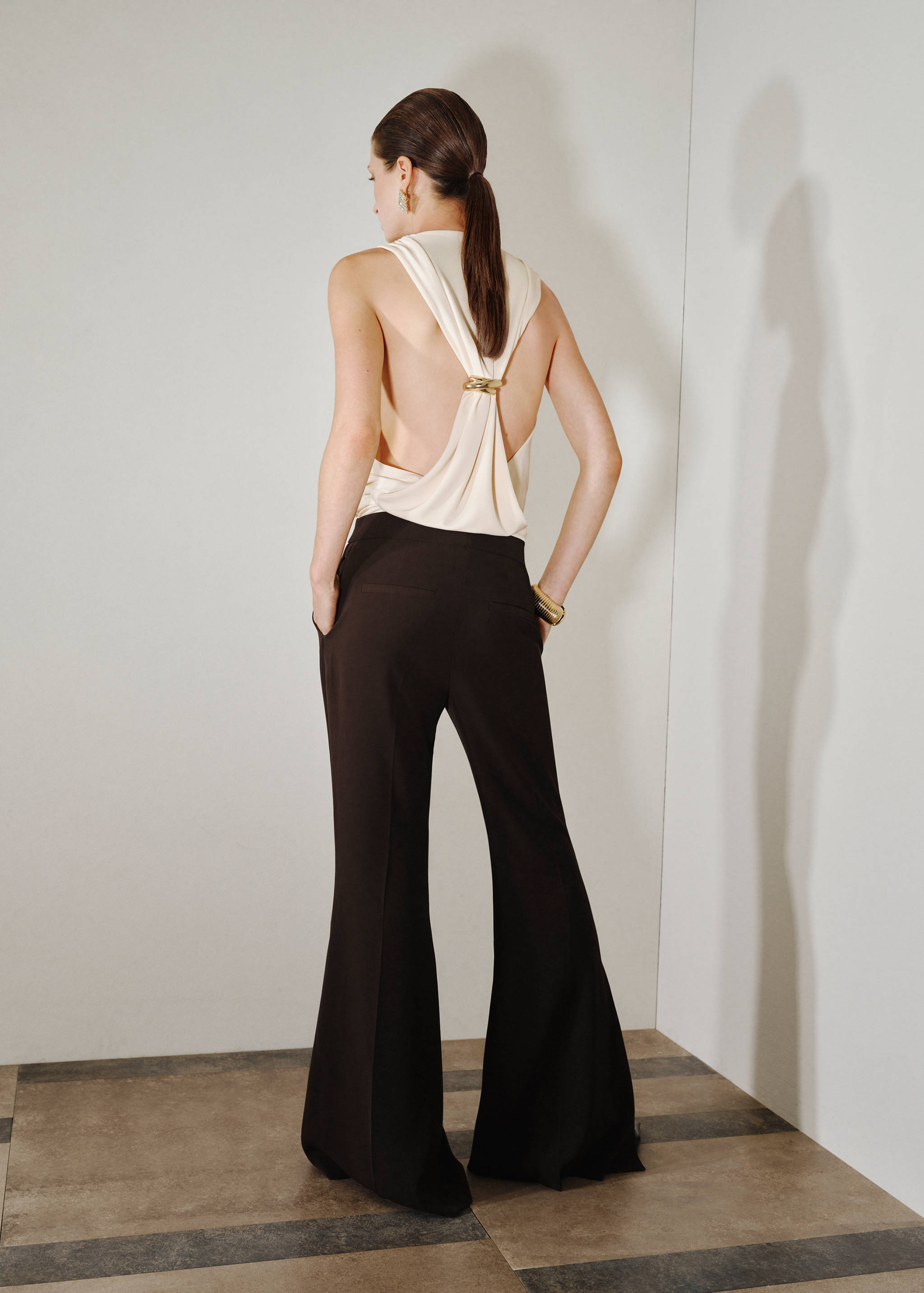 Side slit flowy pants - Reverse of the article