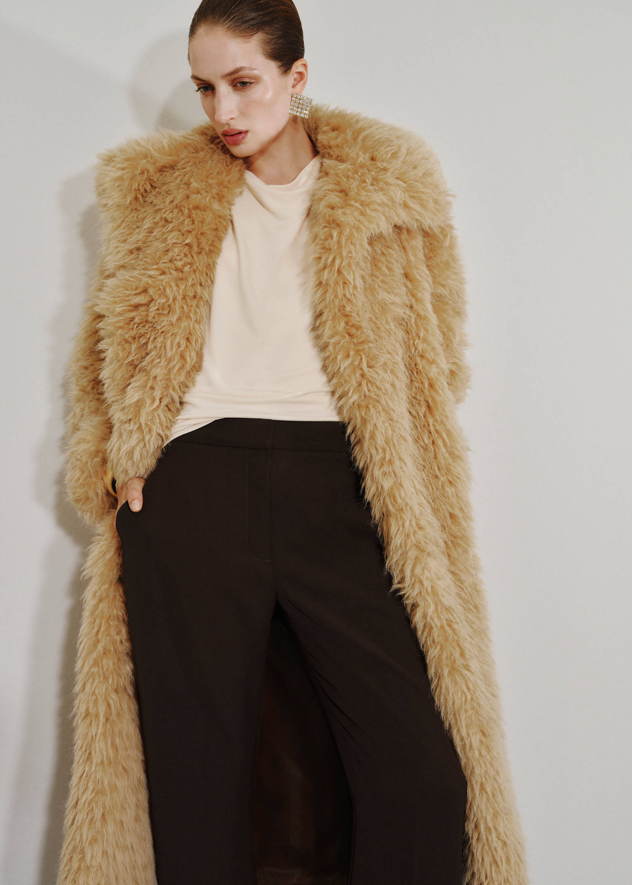 Side slit flowy pants - Details of the article 1