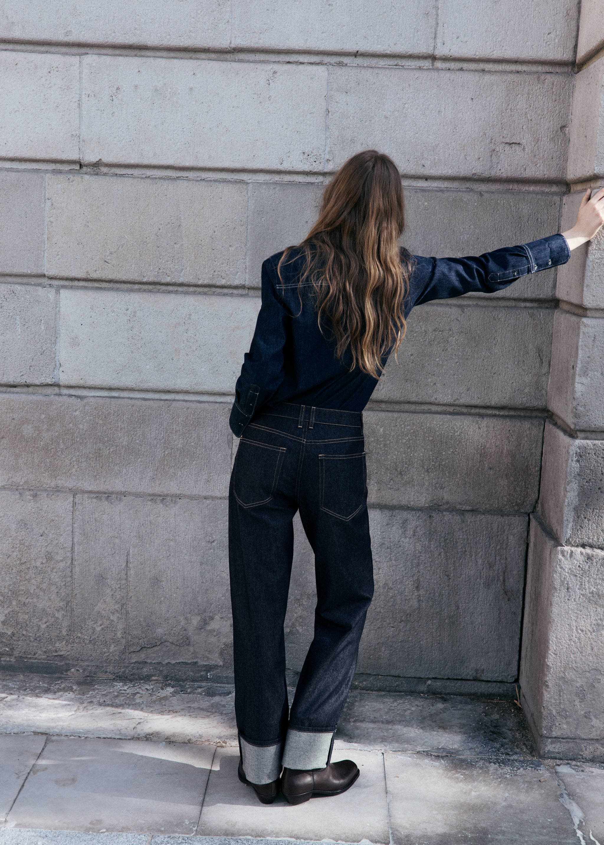 Turned-up straight jeans - Reverse of the article