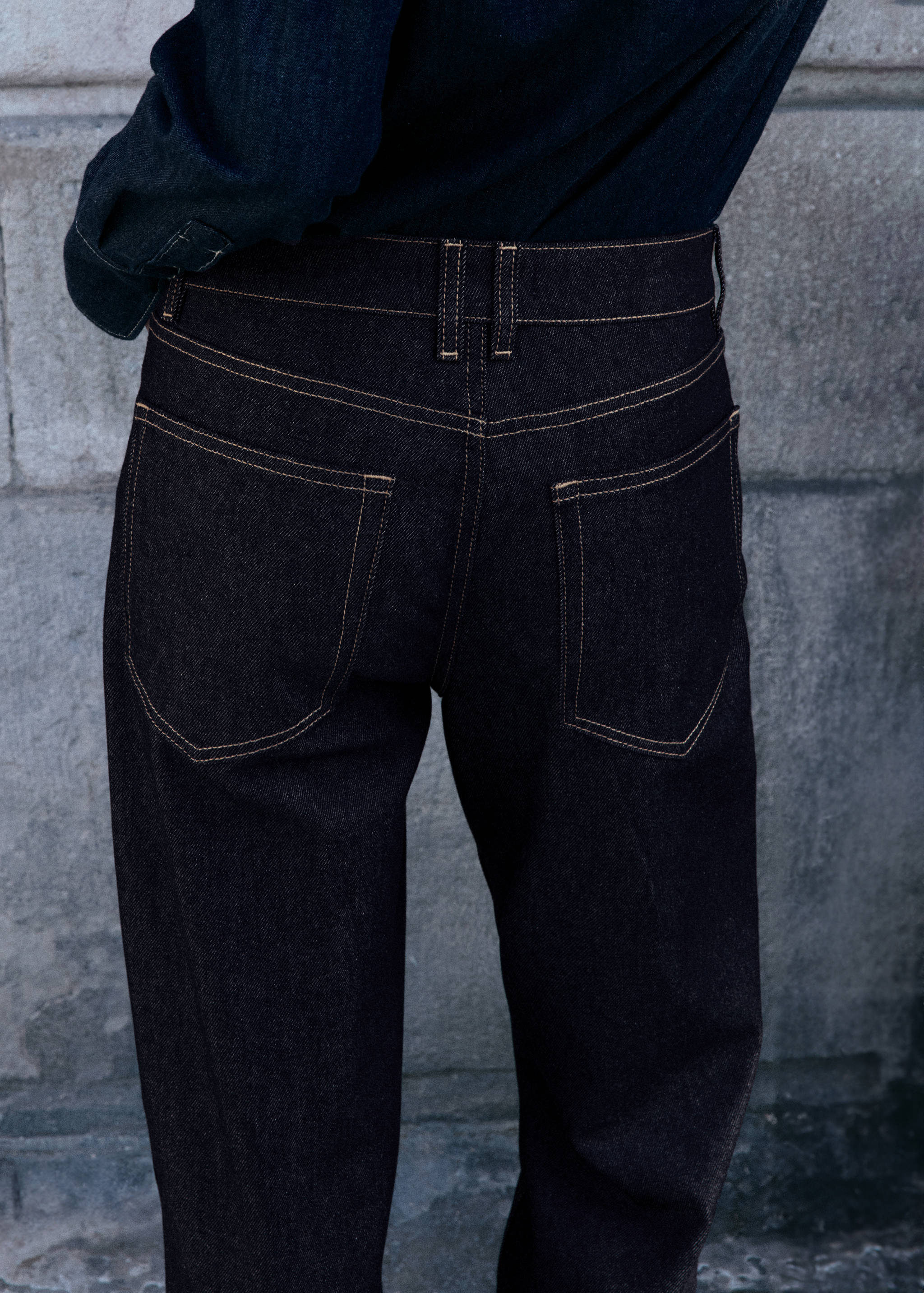 Turned-up straight jeans - Details of the article 2
