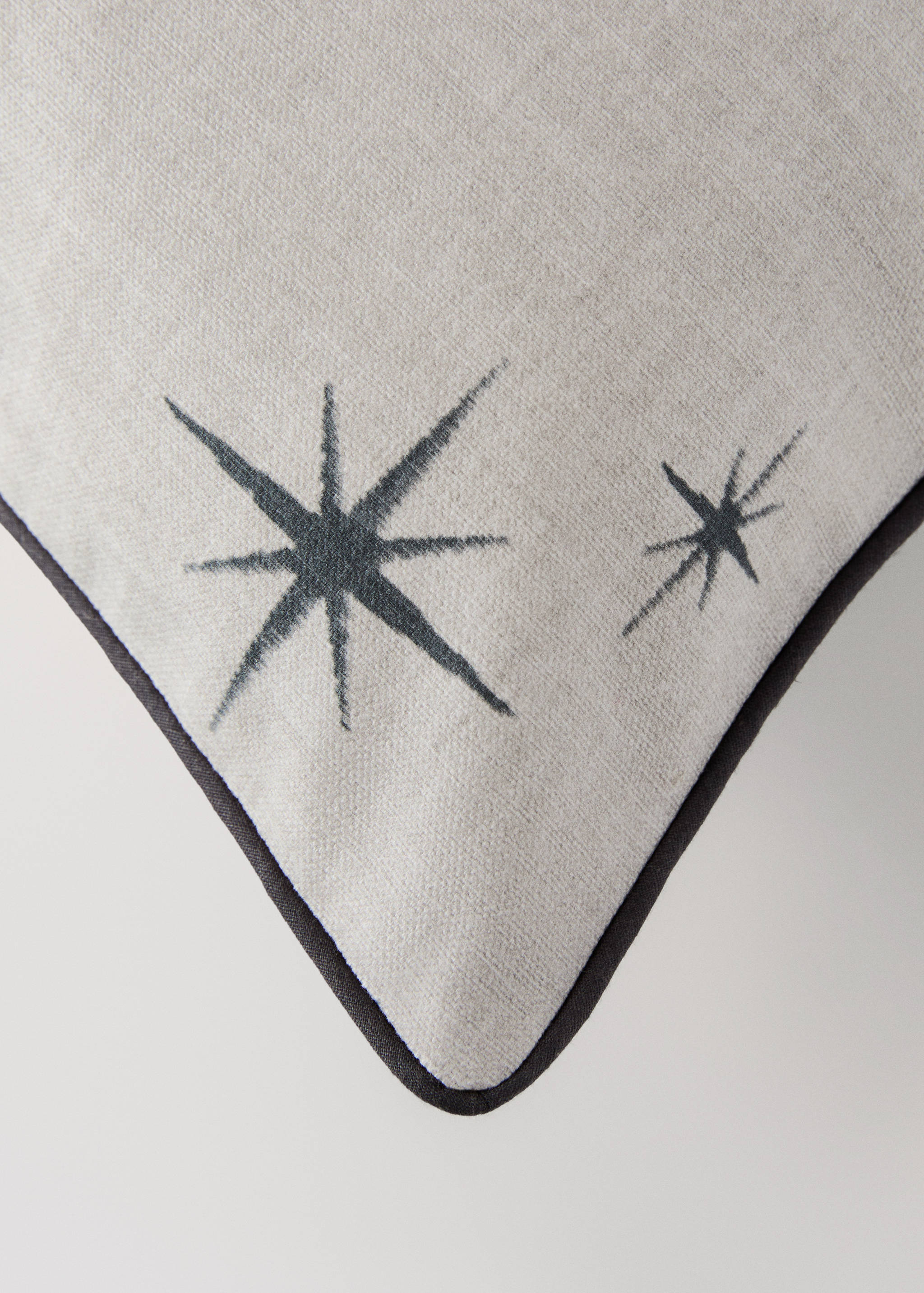 Cotton cushion cover with star print and piping 50x50 cm - Details of the article 1