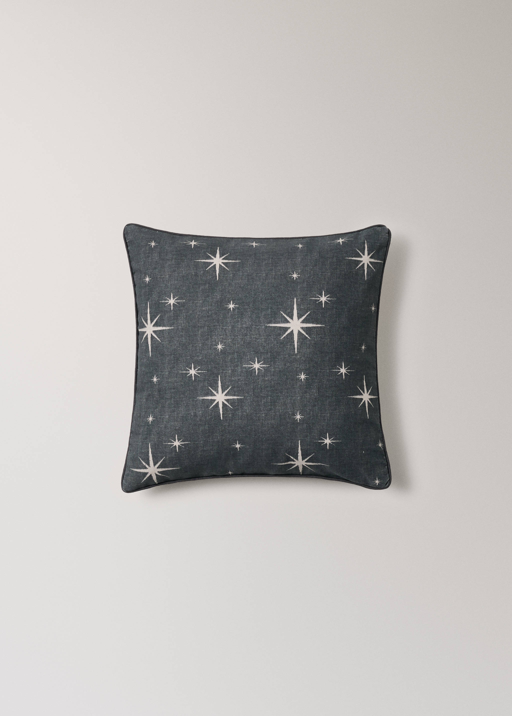 Cotton cushion cover with star print and piping 50x50 cm - Details of the article 4