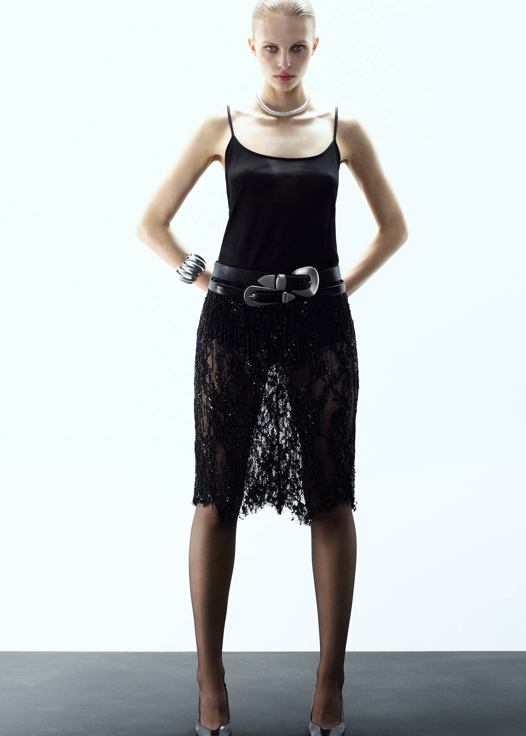 Jupe à dentelle perles fantaisie - Plan moyen