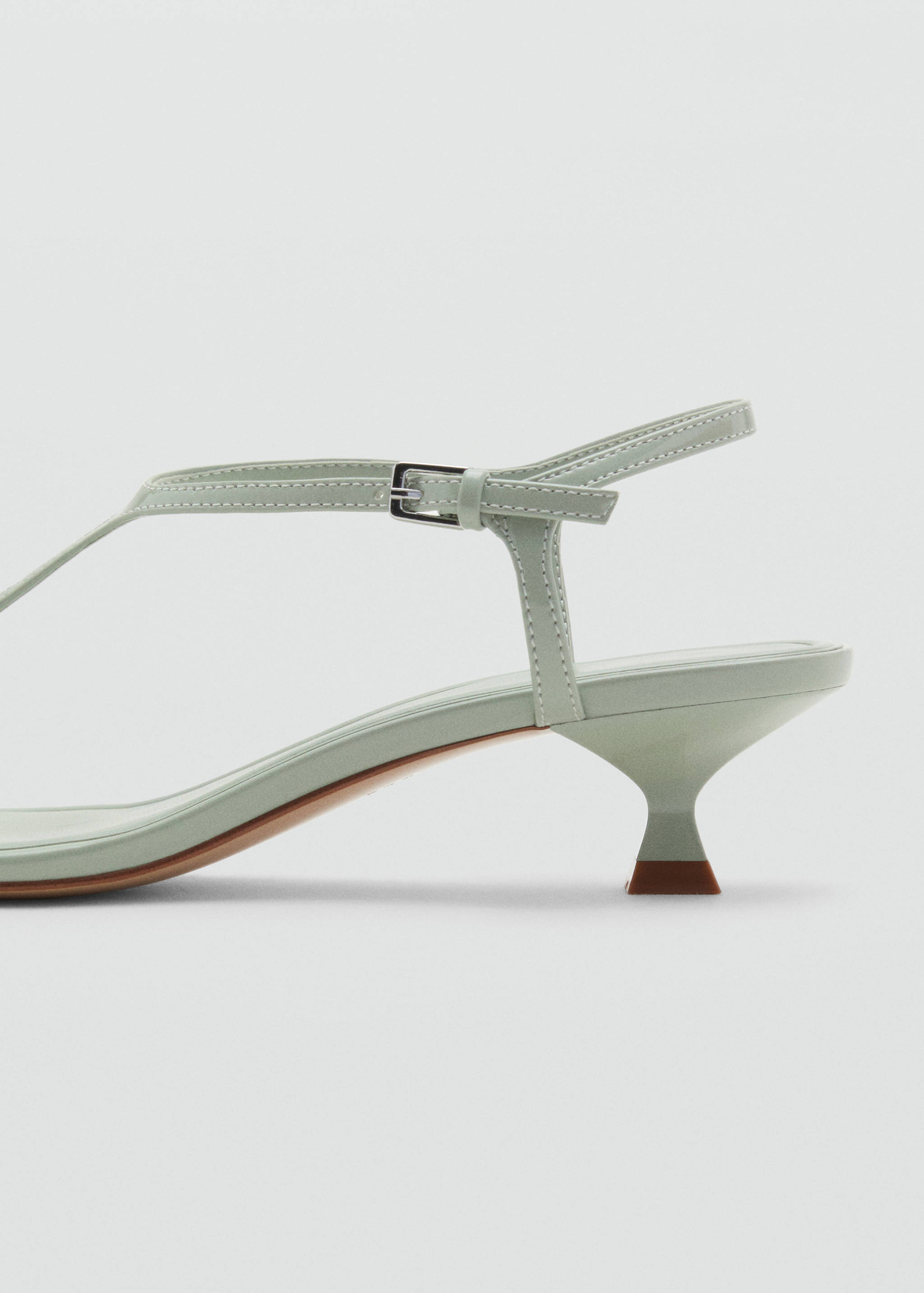 Kitten heel sandals with straps - Details of the article 1