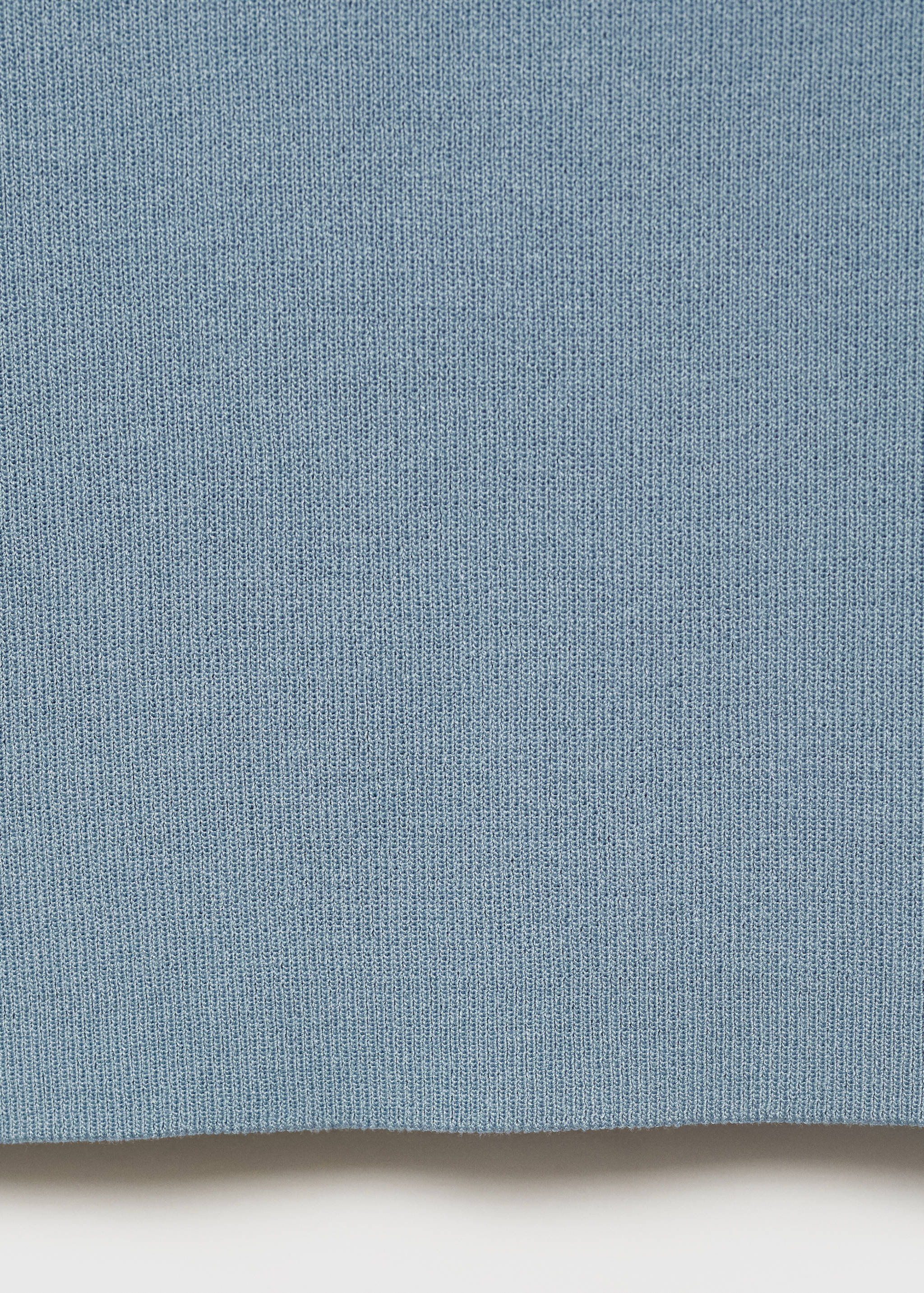 Укороченный топ из трикотажа с вырезом - Деталь изделия 0