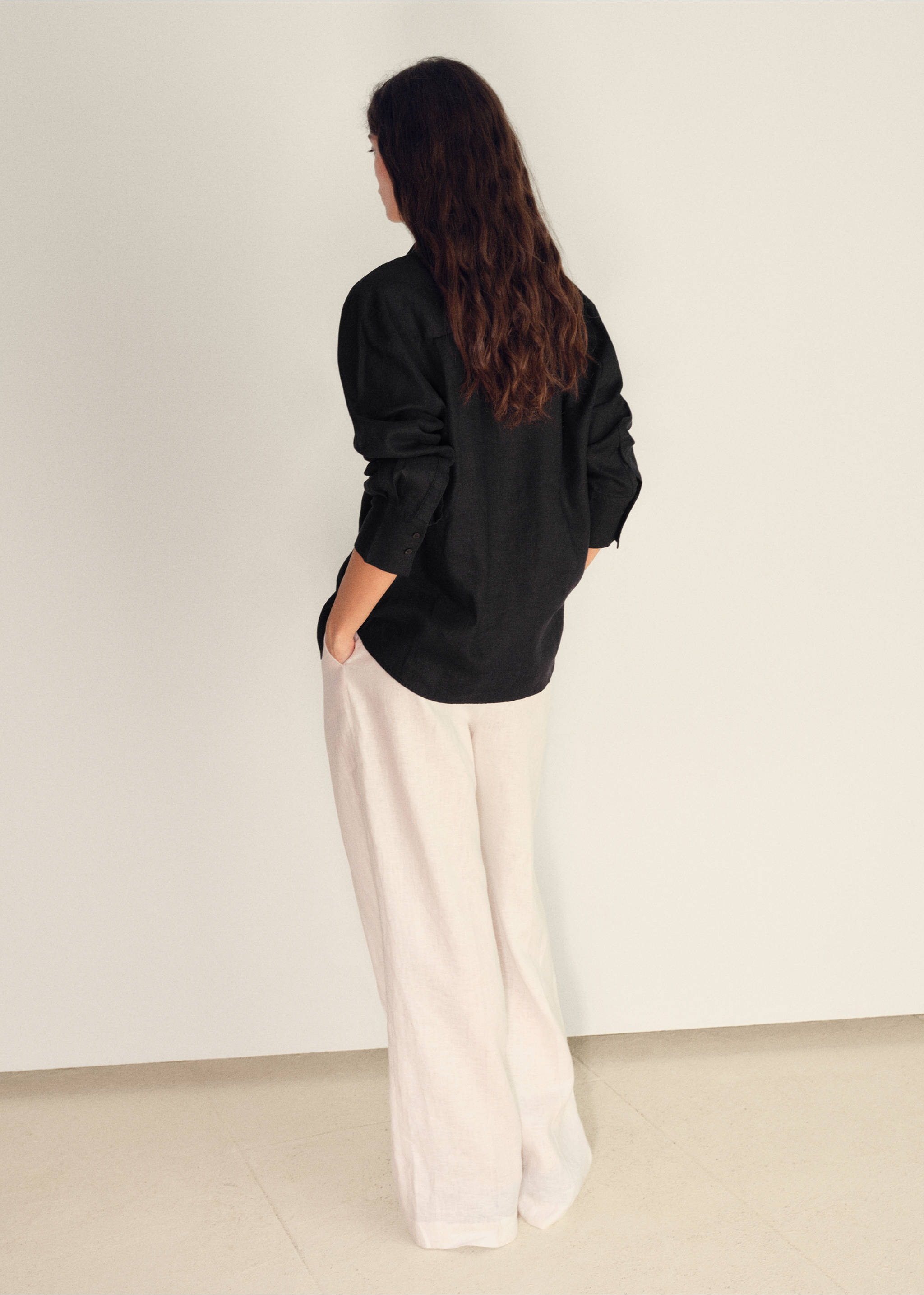 Chemise lin oversize - Verso de l’article, Noir. Ref: 17051145-00.