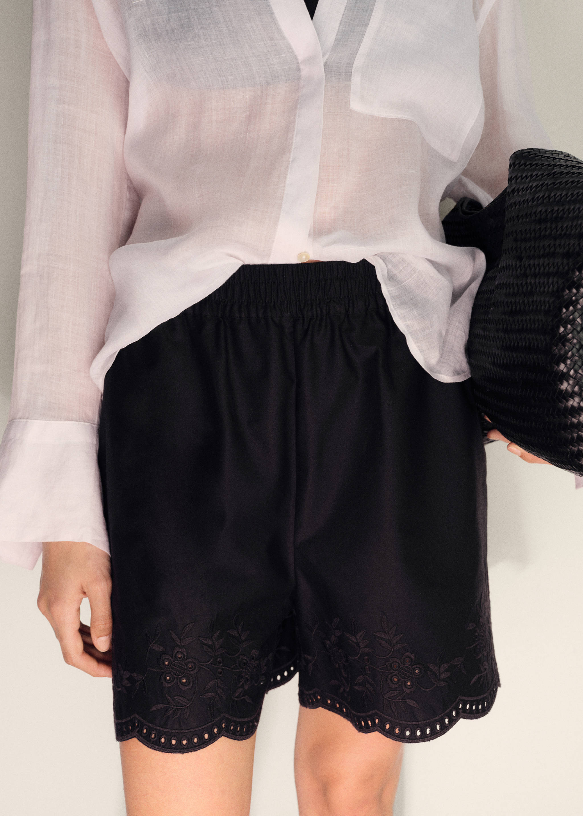 Satin shorts with embroidered hem - Medium plane