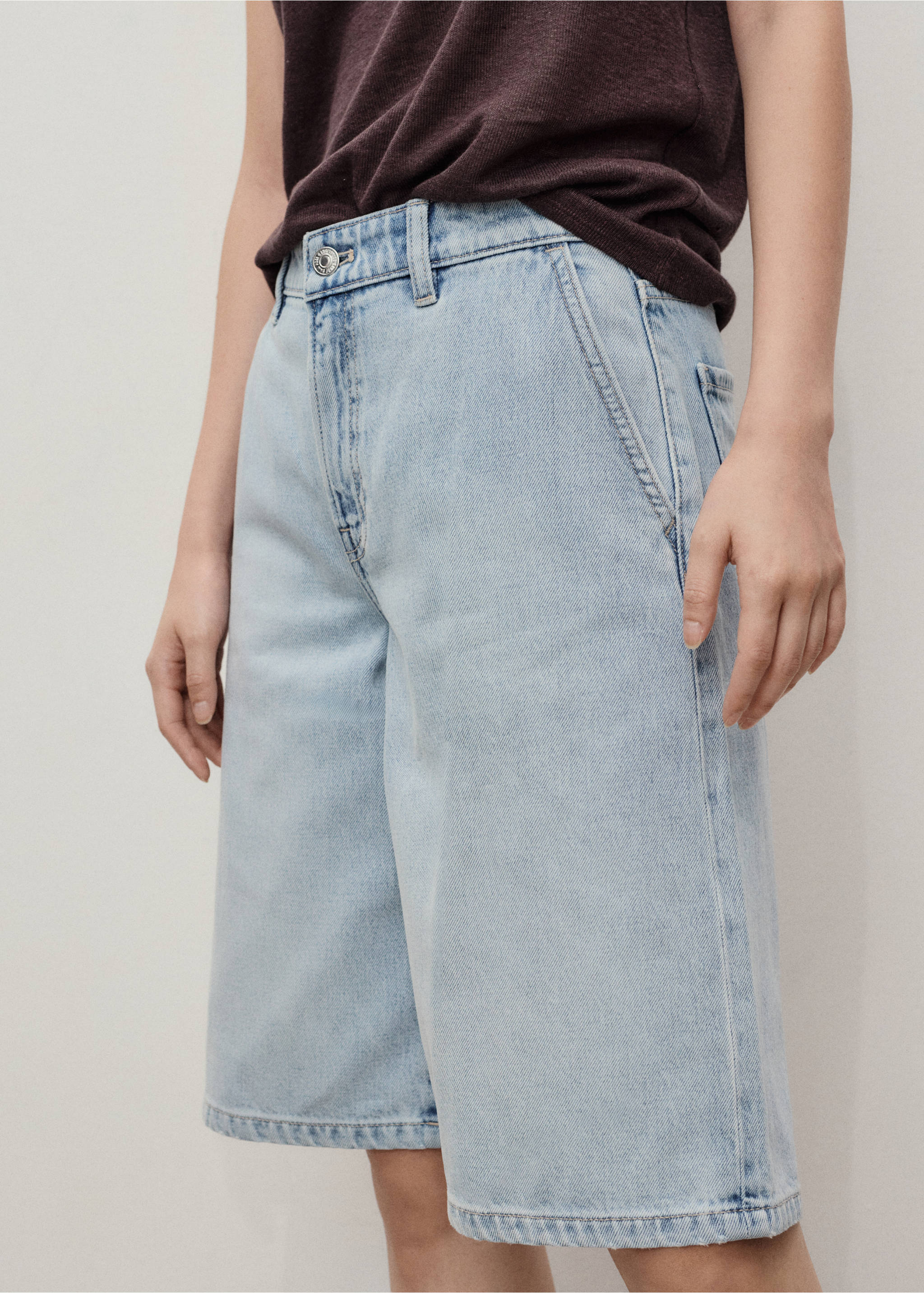 Straight-fit mid-rise denim jorts - Medium plane, Light Blue. Ref: 17051175-00.