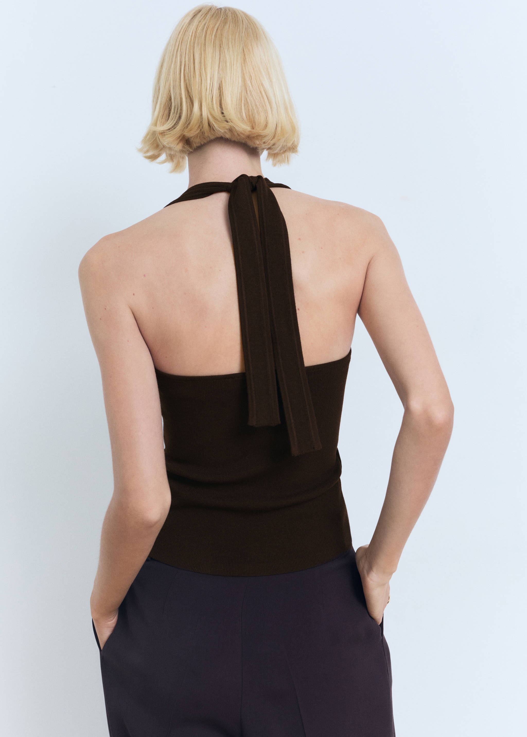 Knit halter top - Reverse of the article
