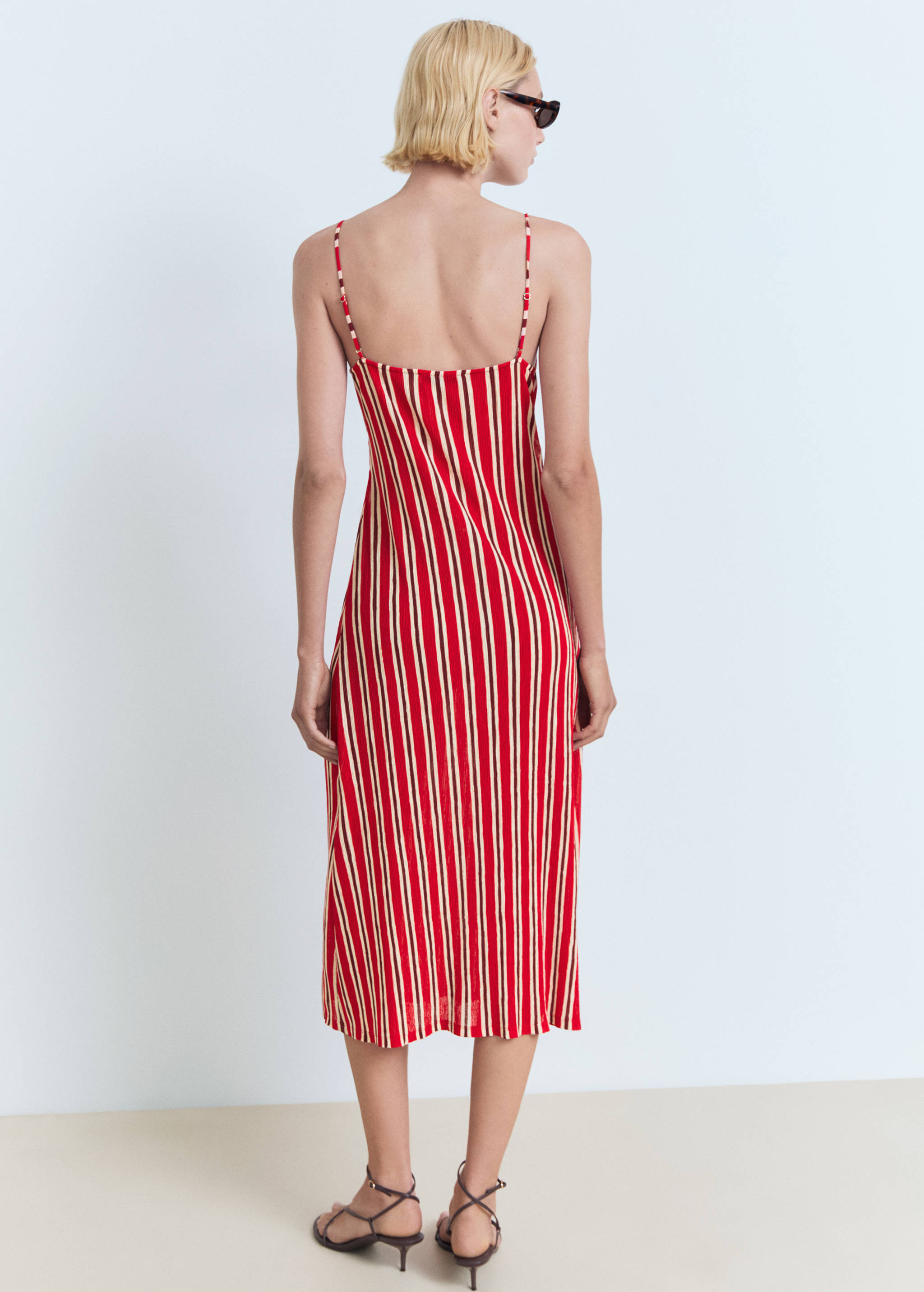 Csíkos ráncolt ruha - A cikk hátulja