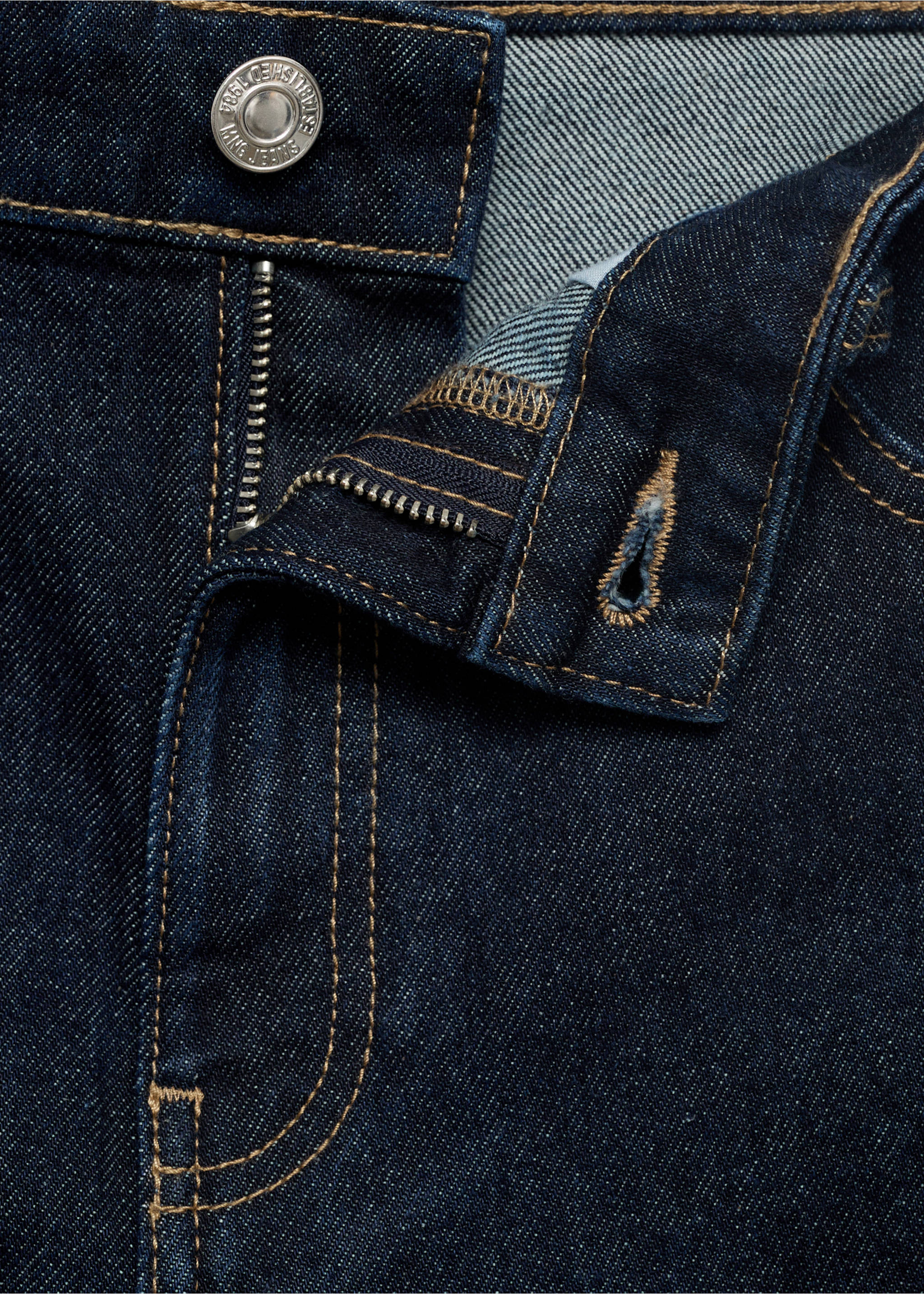 High-waisted straight-fit denim shorts - Details of the article 8, Open Blue. Ref: 17051188-00.