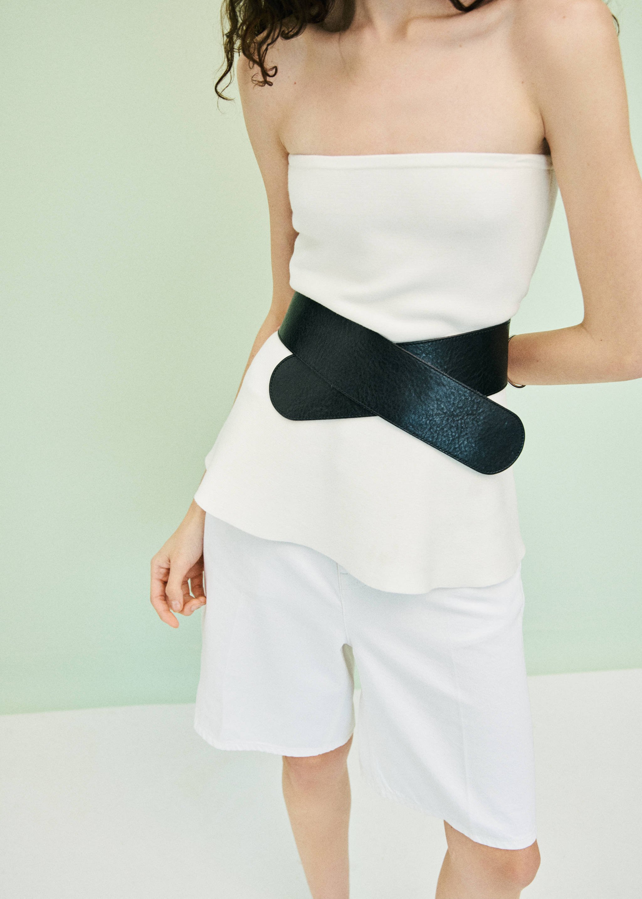 Calções de ganga retos com cintura alta - Pormenor do artigo 7