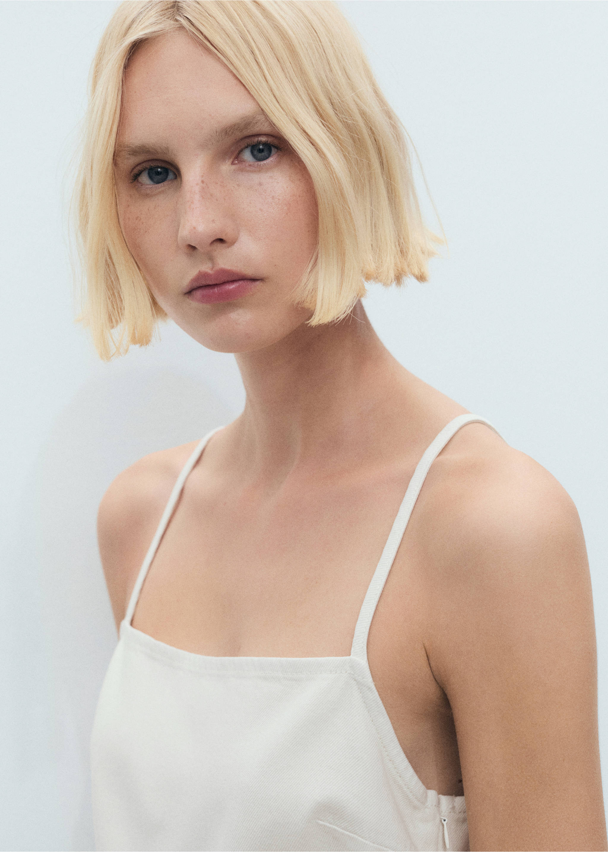 Denim pinafore - Details of the article 1, White. Ref: 17051198-00.