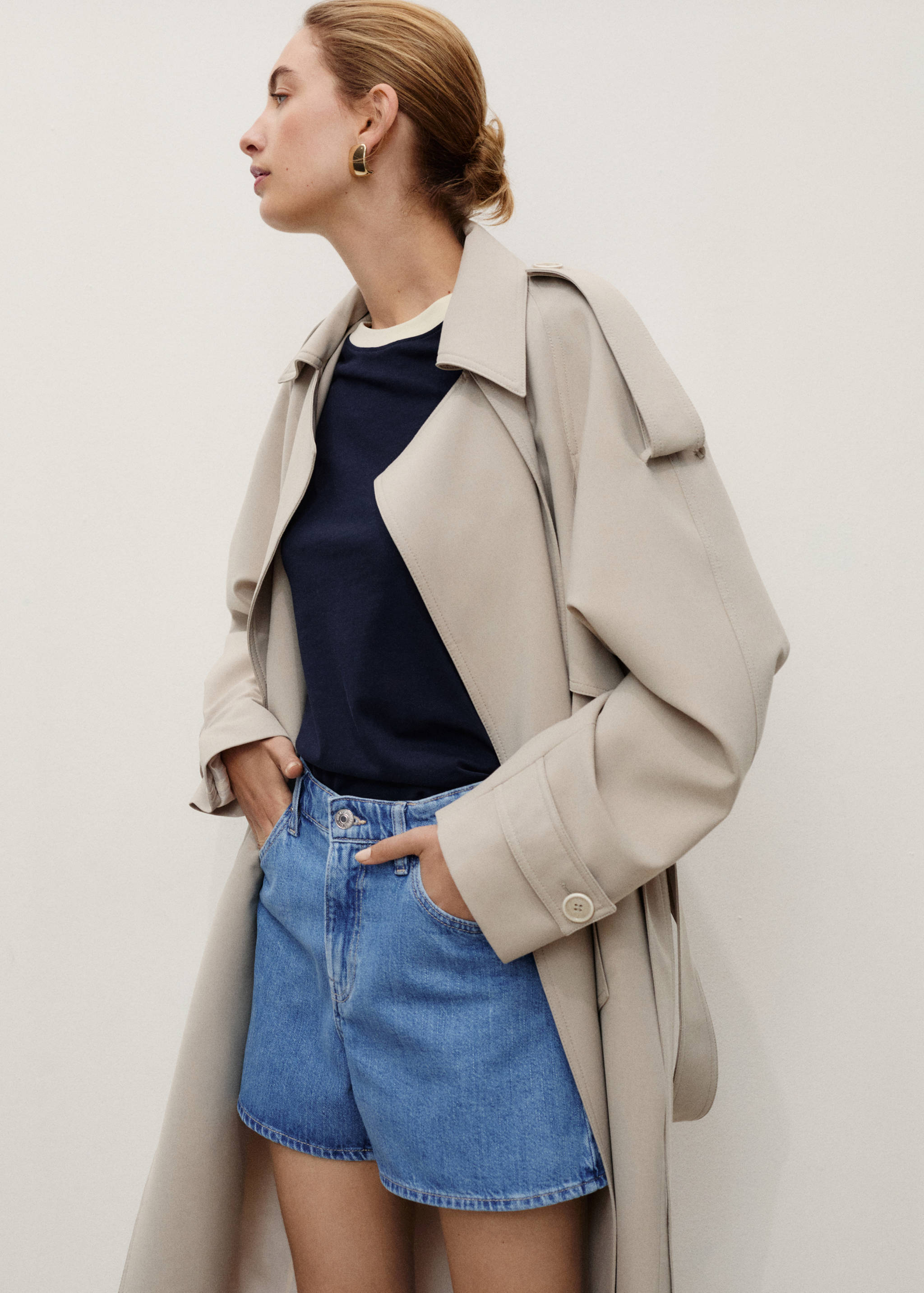 High-waisted straight-fit denim shorts - Details of the article 1