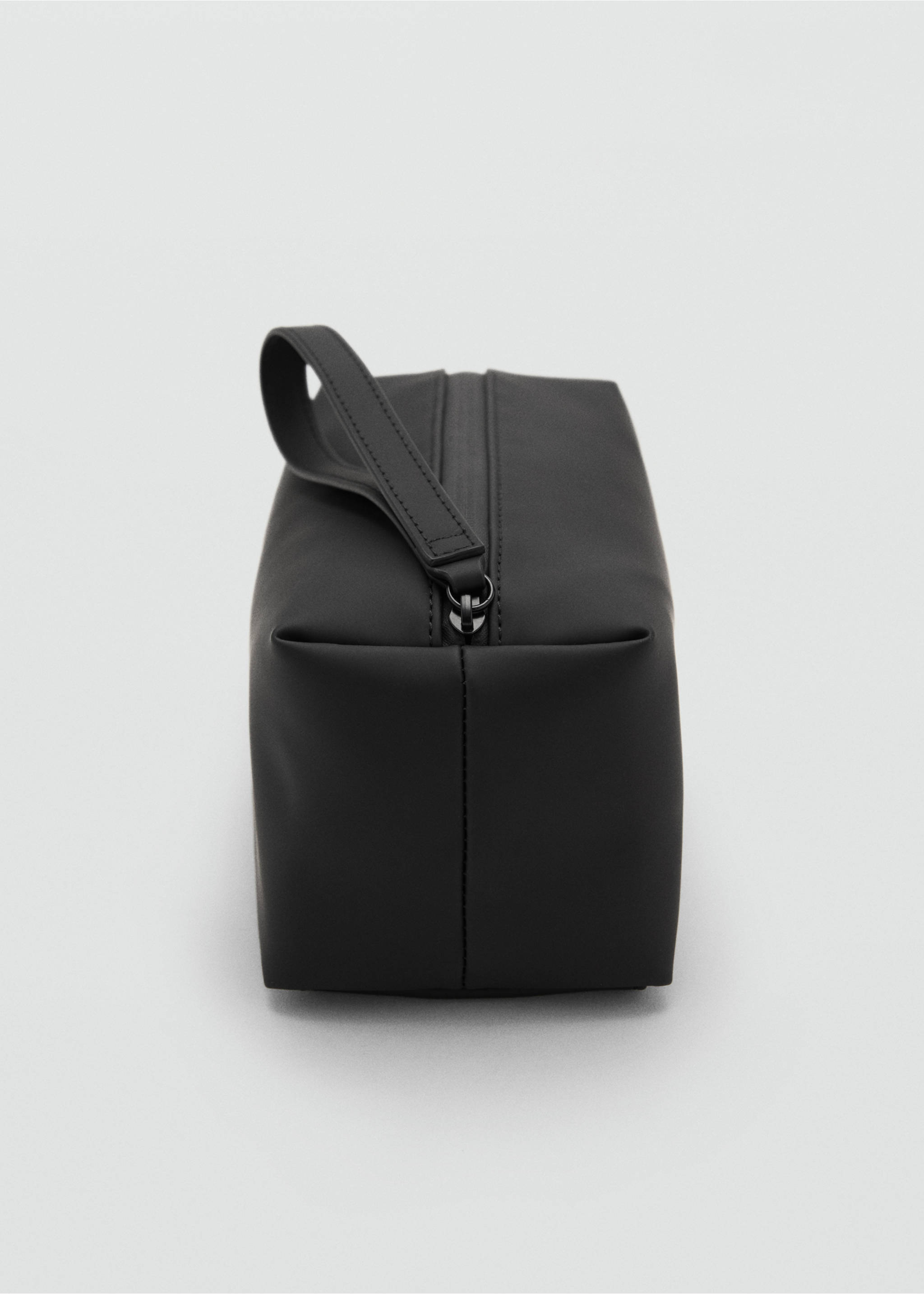 Contrast-strap pebbled cosmetic bag - Details of the article 1, Black. Ref: 17051202-00.