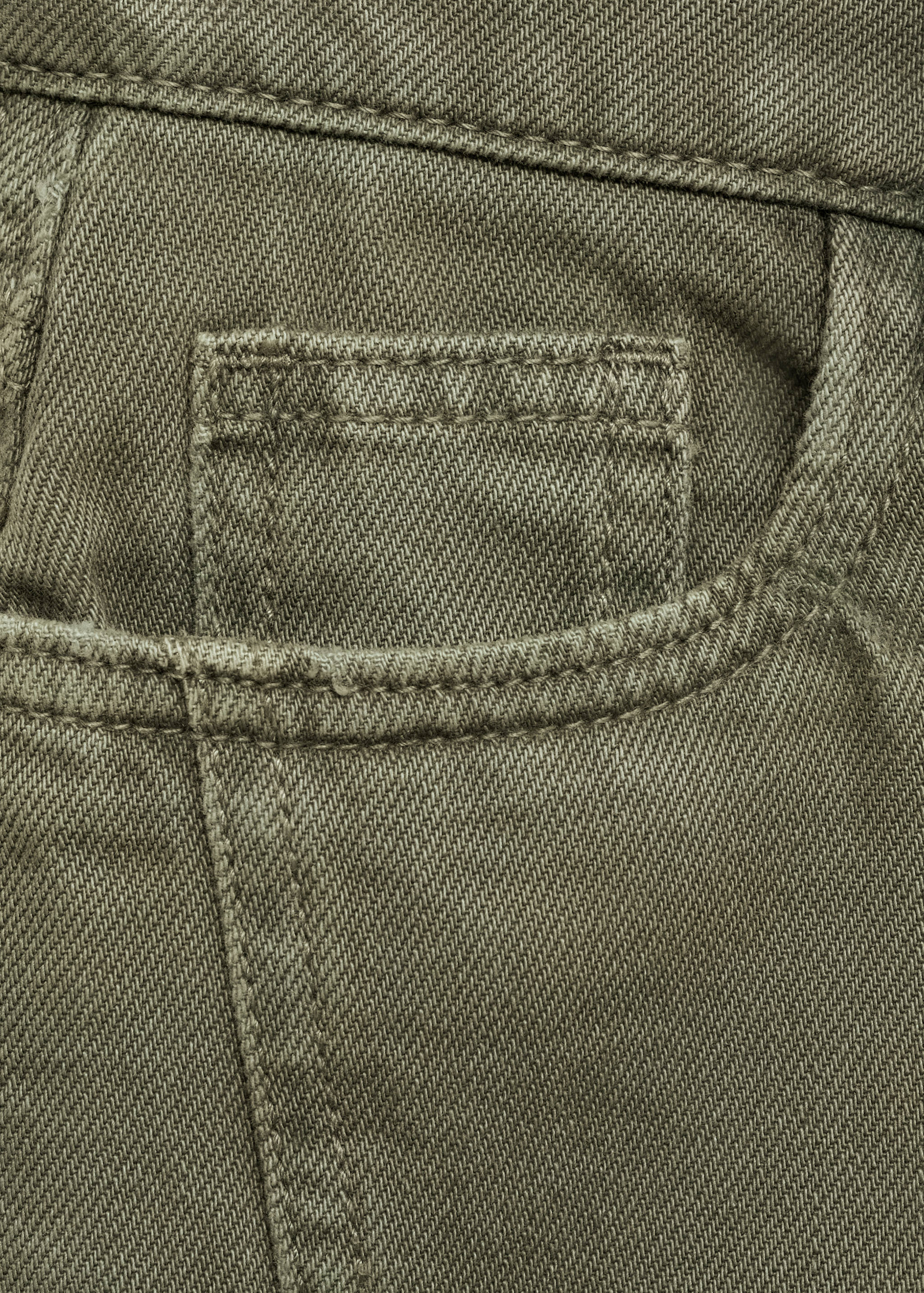 Shorts with stitching detail - Details of the article 8