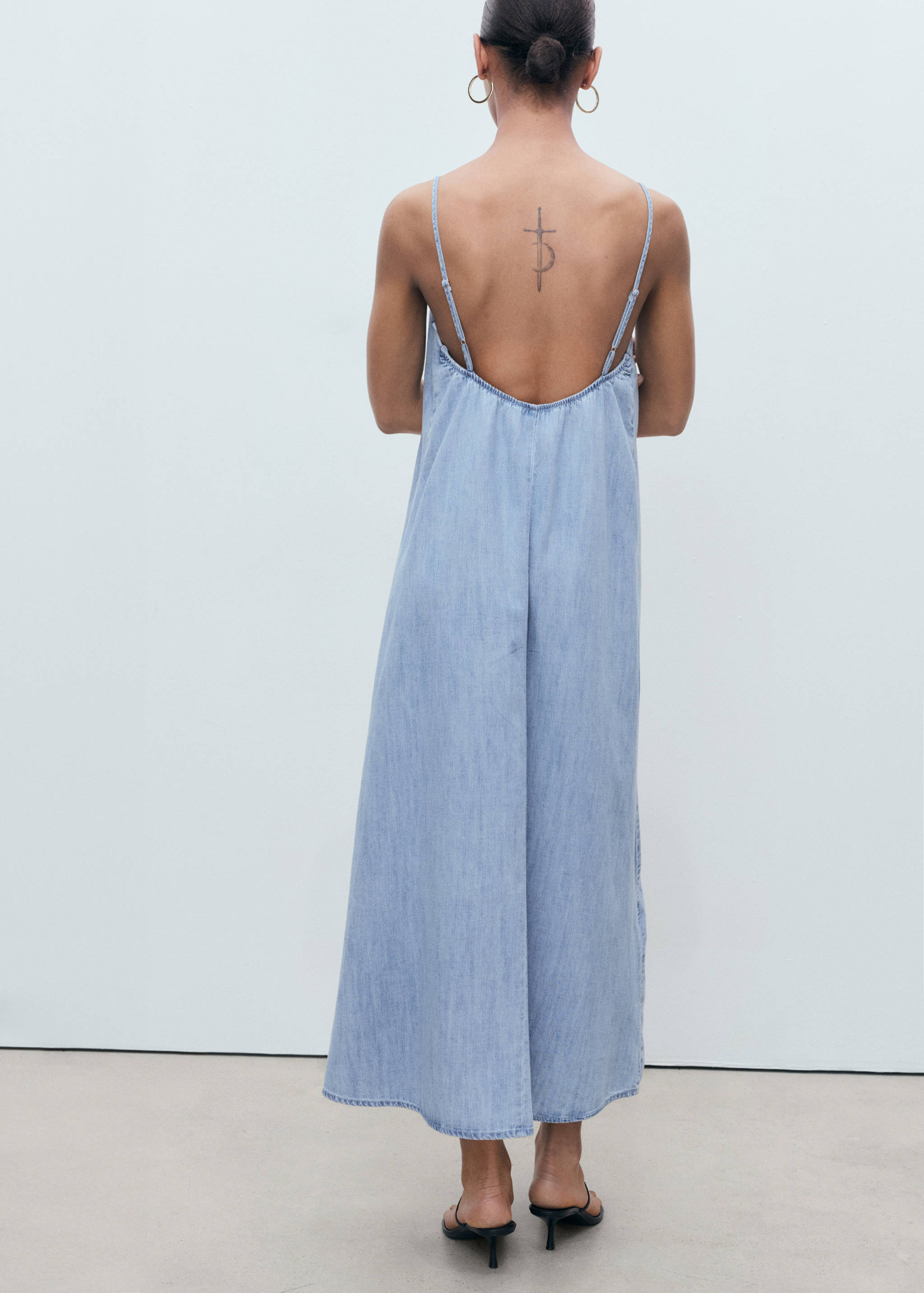 Strappy denim dress - Reverse of the article