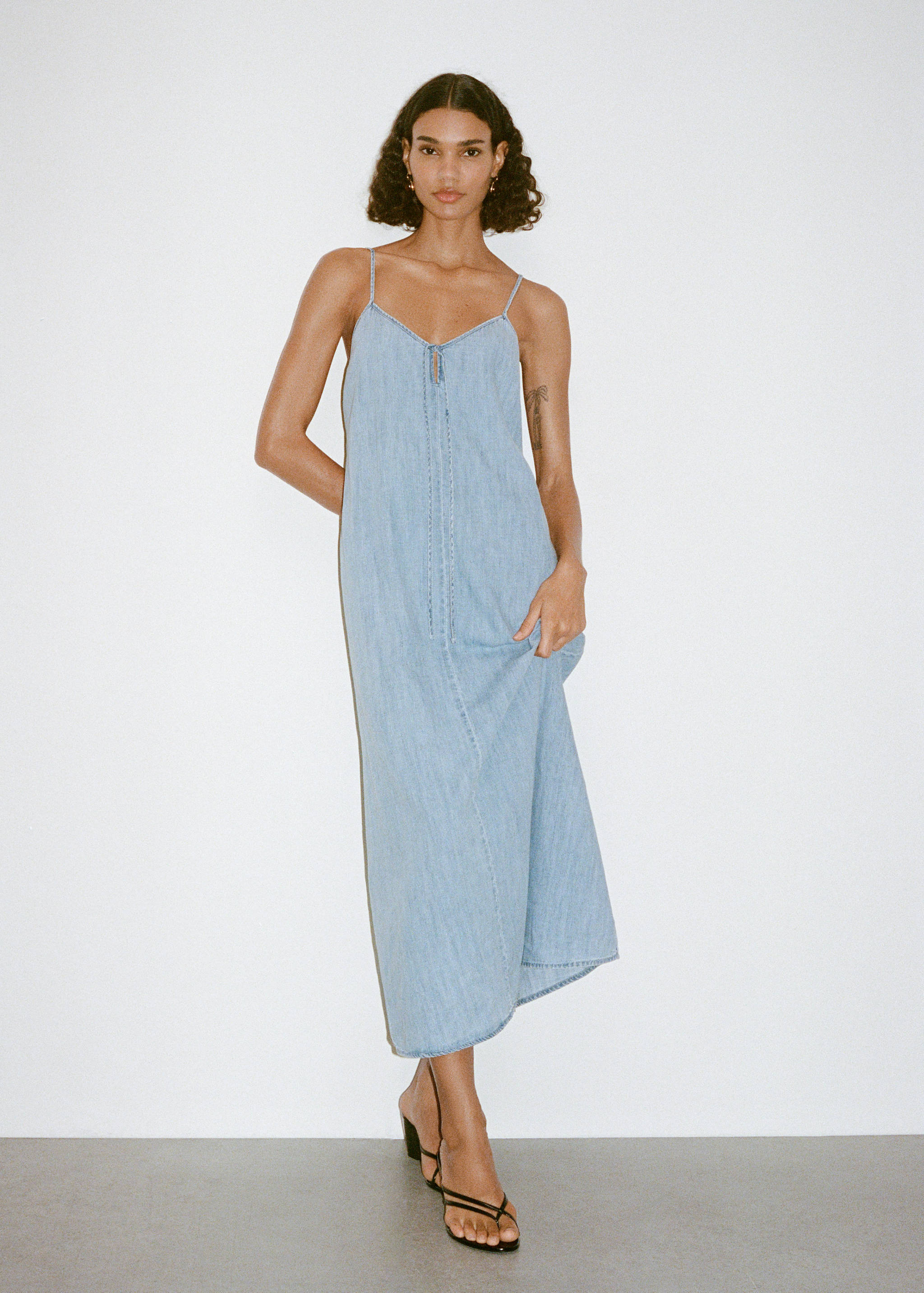 Strappy denim dress - Details of the article 7