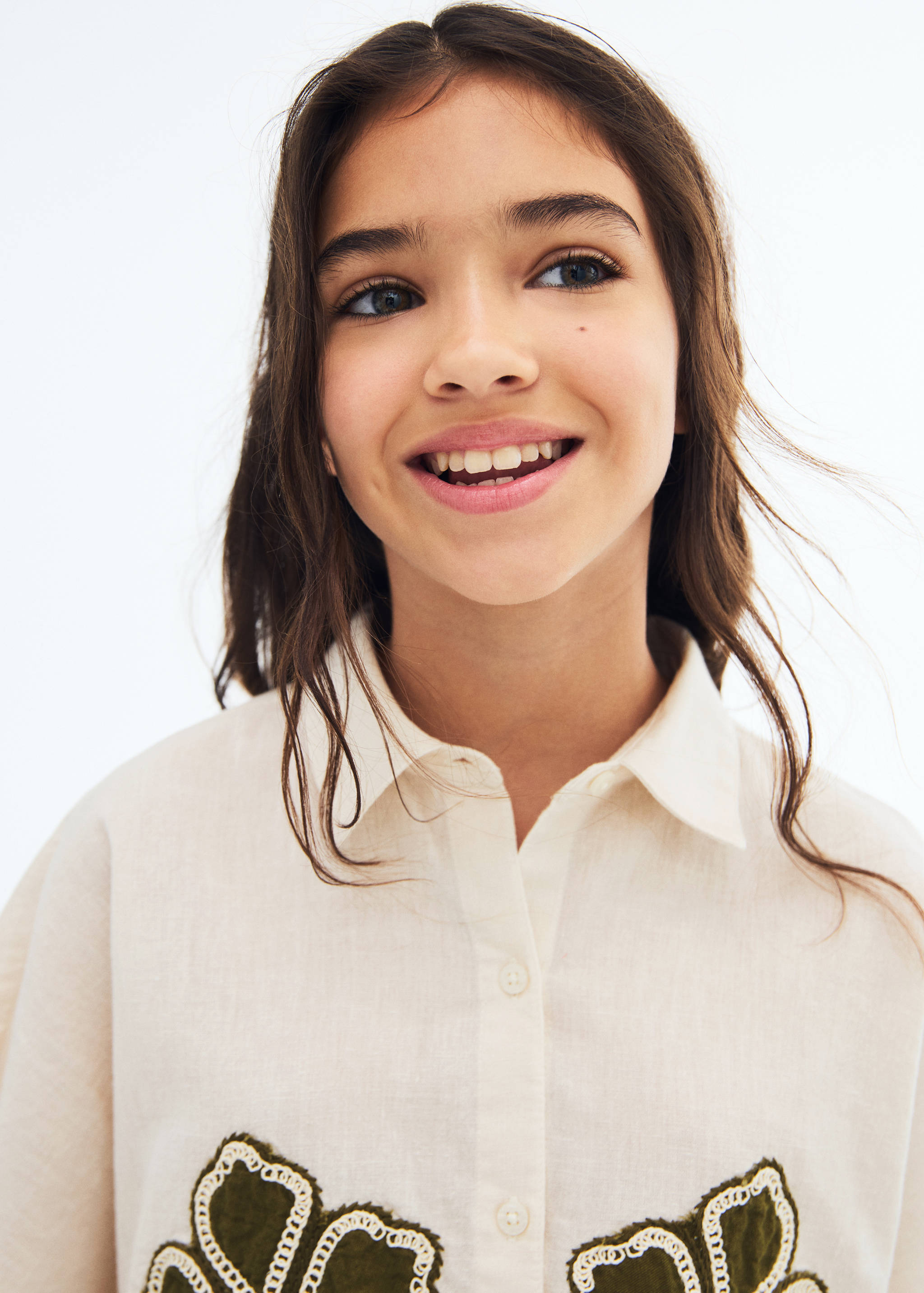 Linen shirt embroidered with flowers - Details of the article 1